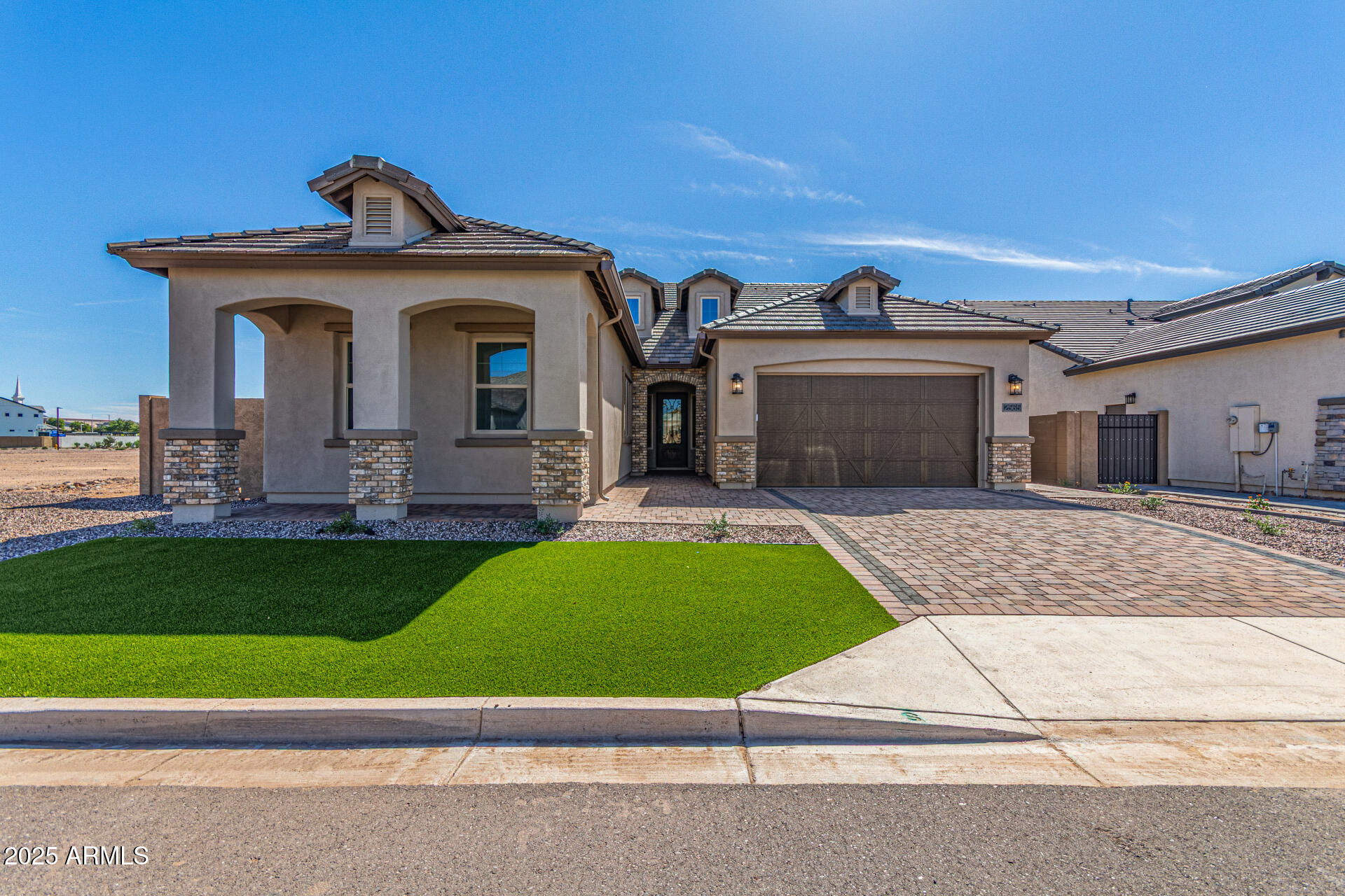 2565 E VIRGINIA Circle