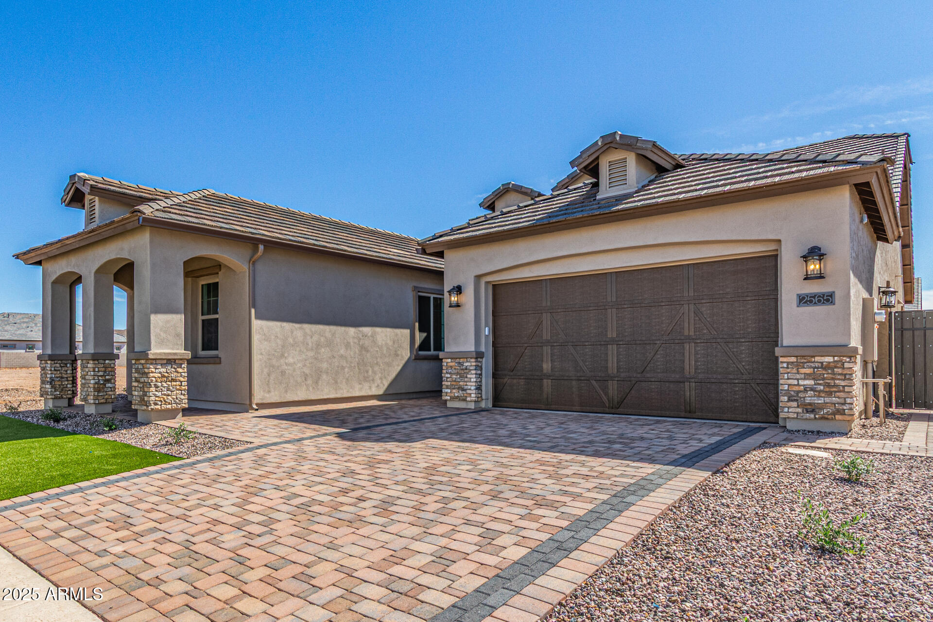 2565 E VIRGINIA Circle