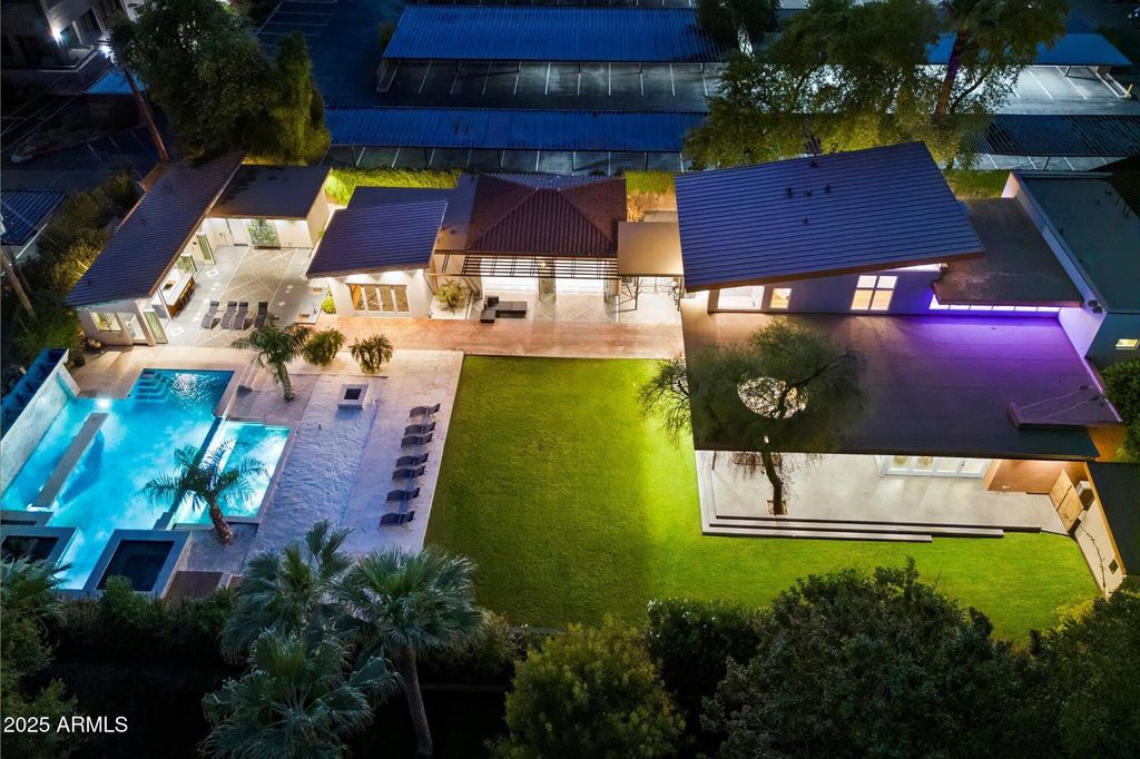 Photo of 341 E Monte Vista Road, Phoenix, AZ 85004 (MLS # 6935951)