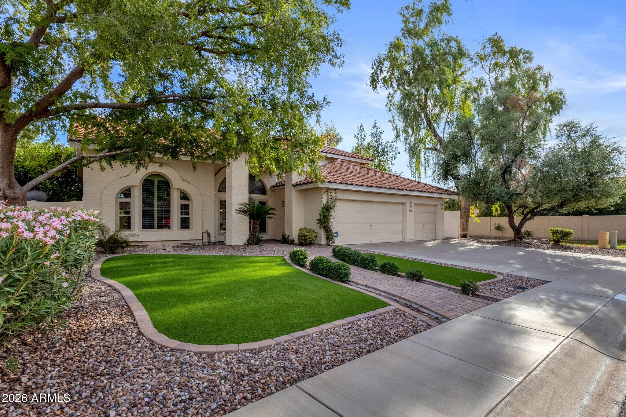 405 E STACEY Lane