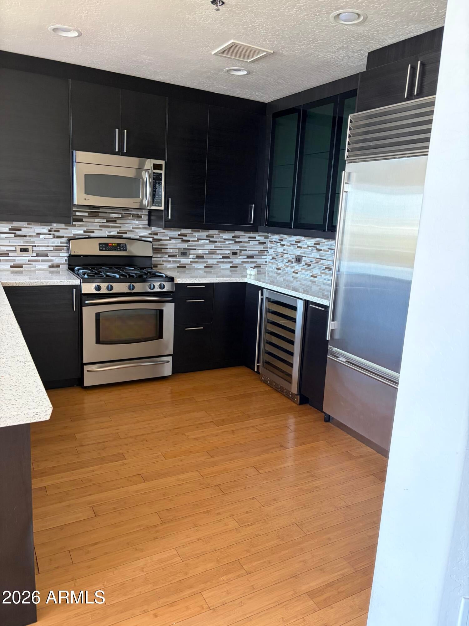 17 W VERNON Avenue 612