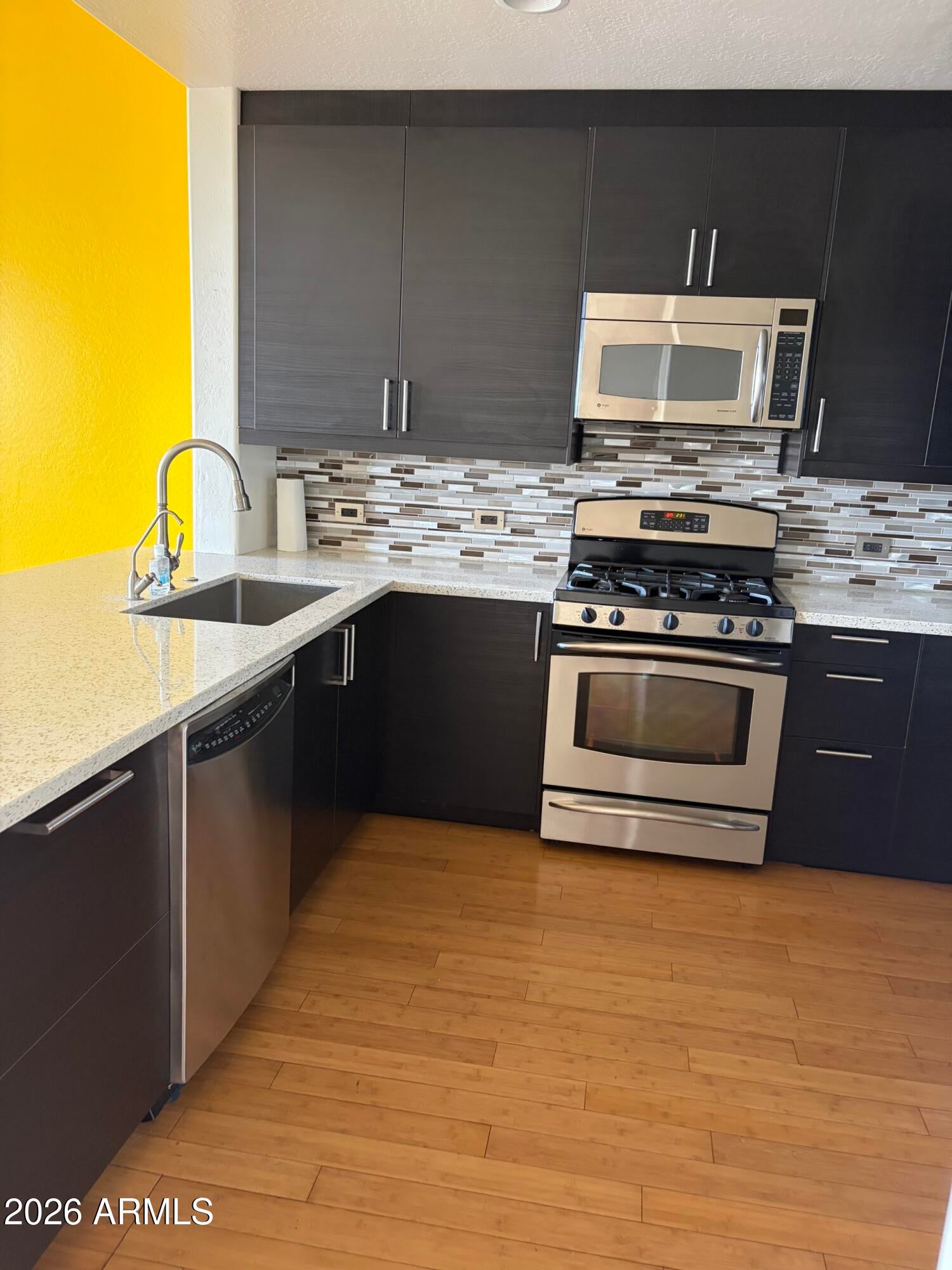 17 W VERNON Avenue 612