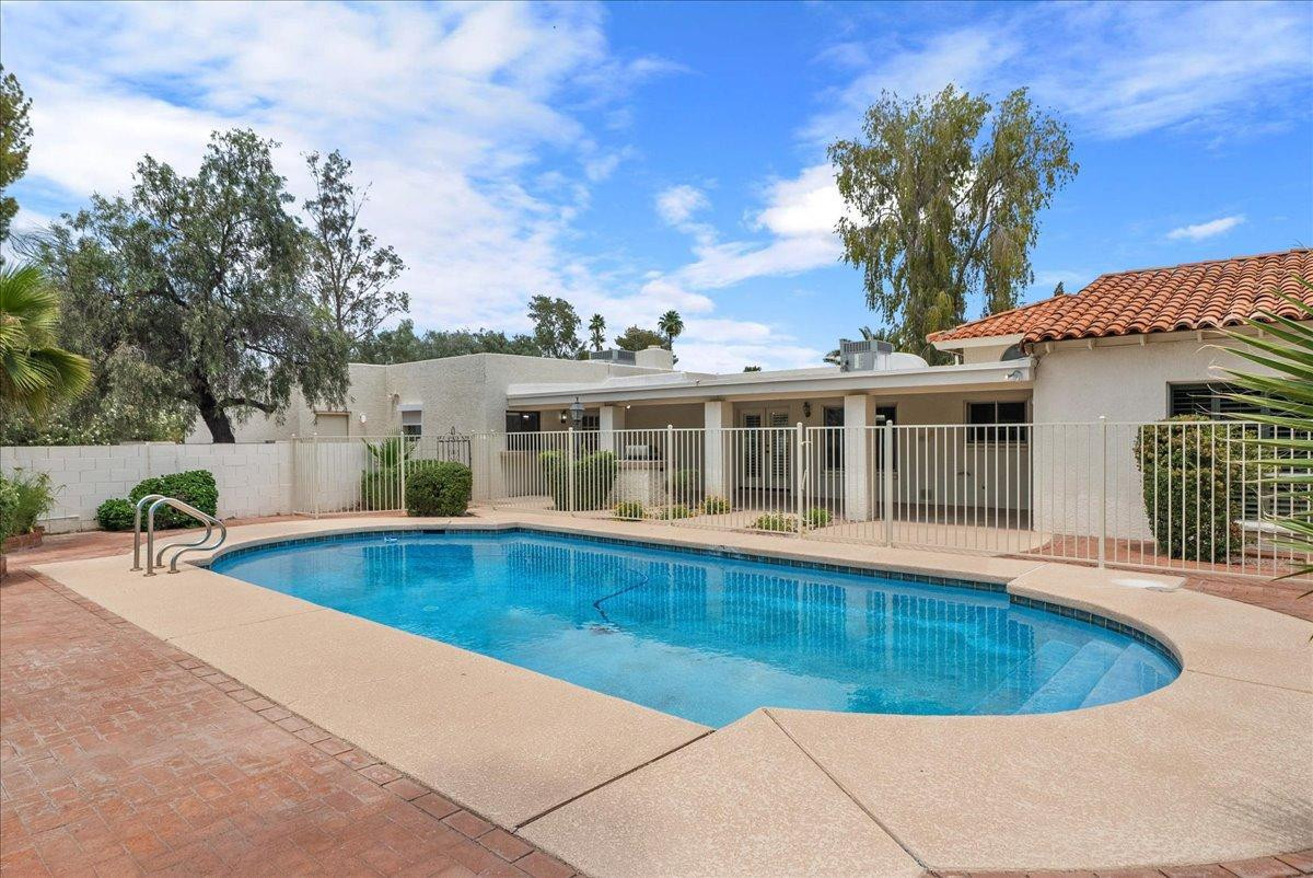 5209 E Via Buena Vista