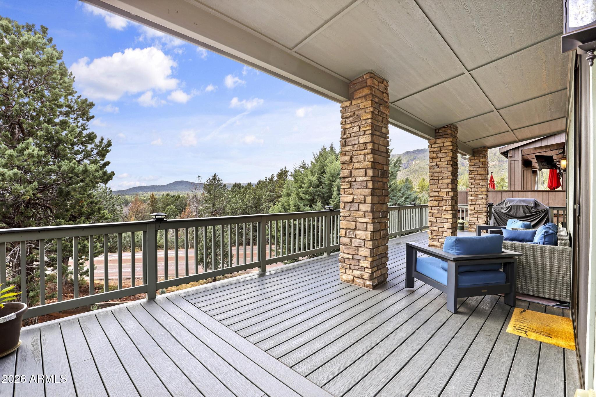 ELK RIM - Residential
