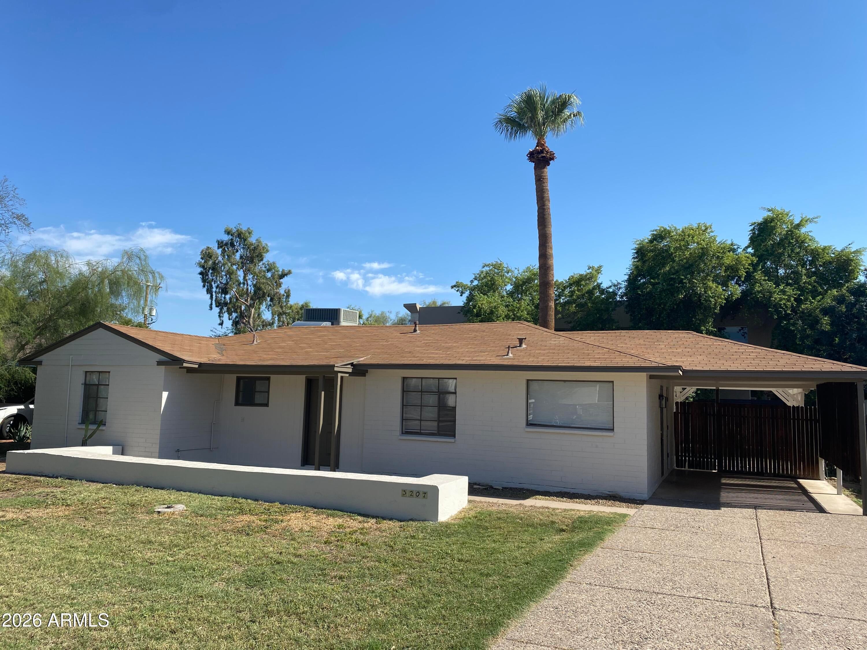 3207 E MEDLOCK Drive