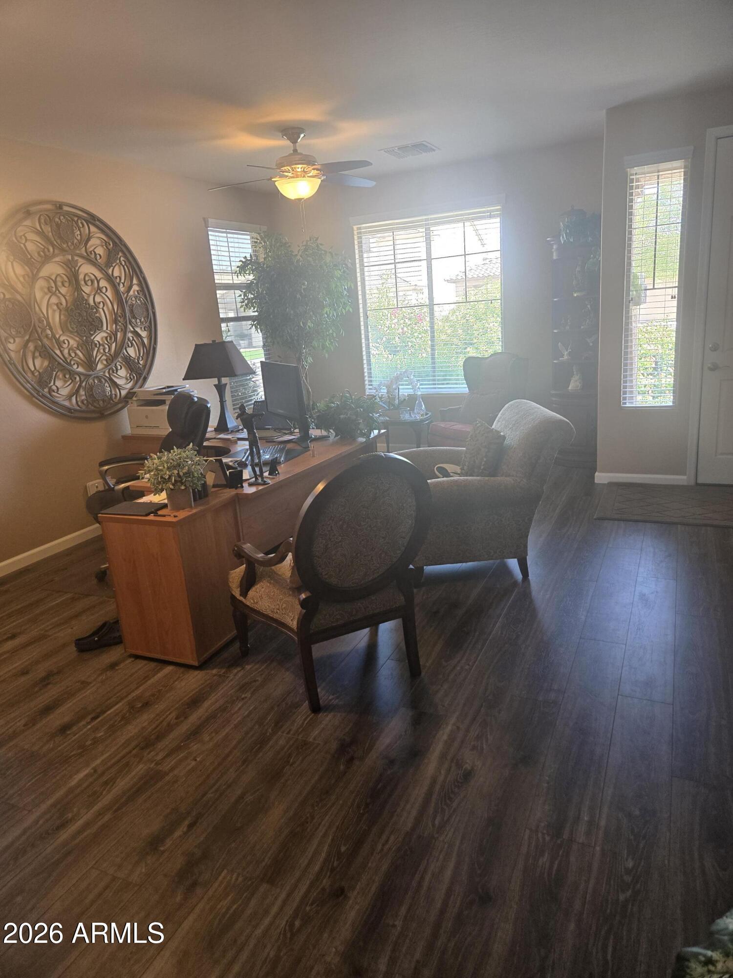 1184 W DESERT HOLLOW Drive