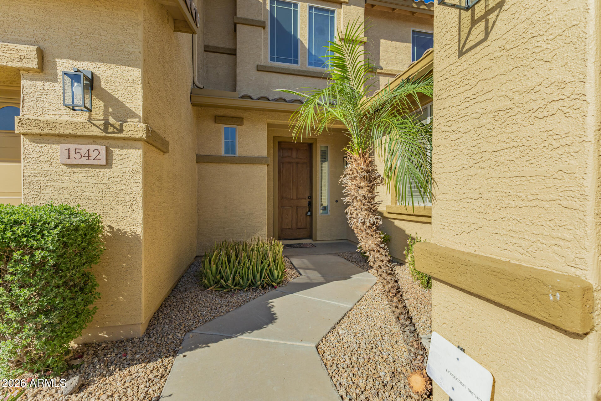 1542 W HOMESTEAD Drive