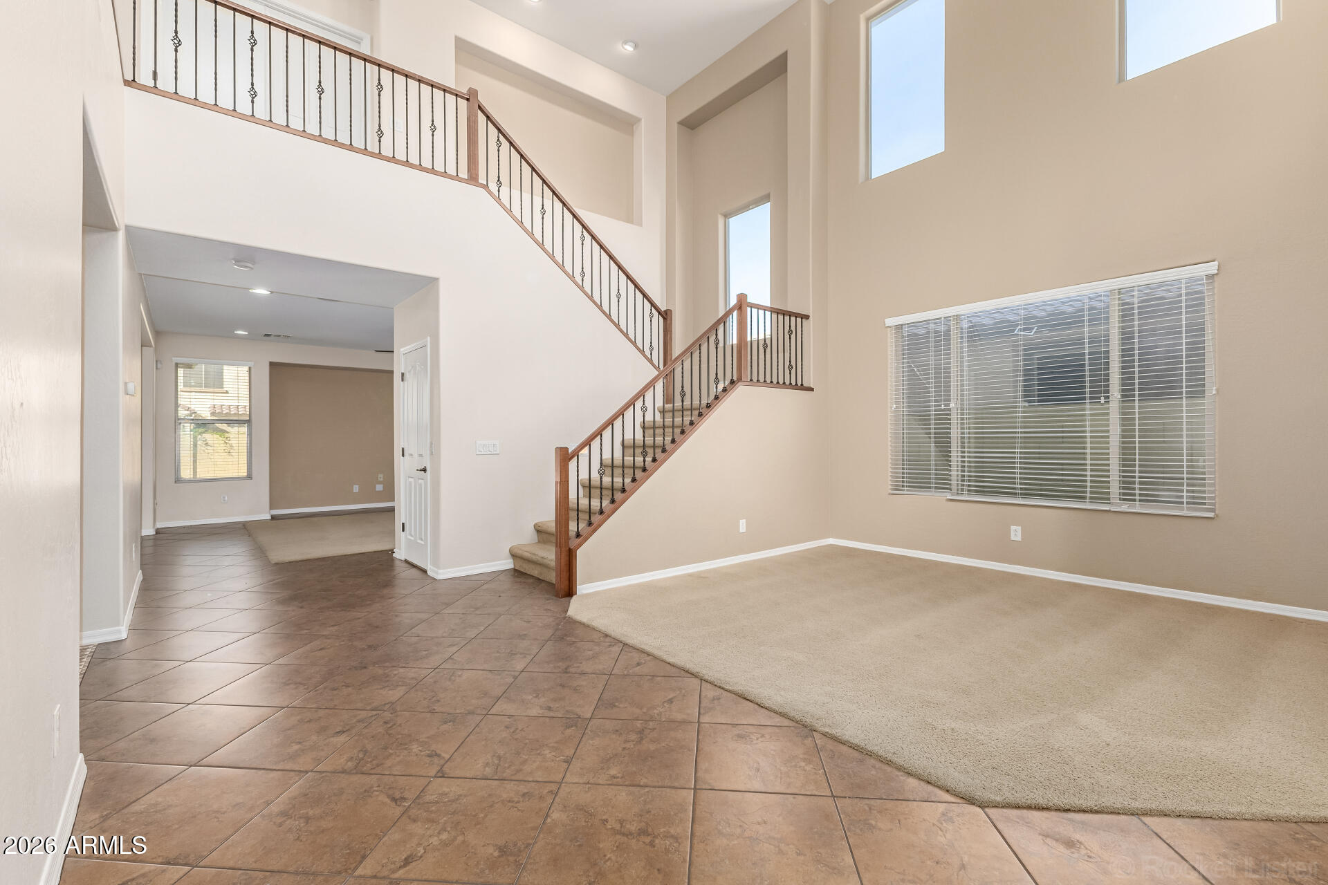 1542 W HOMESTEAD Drive