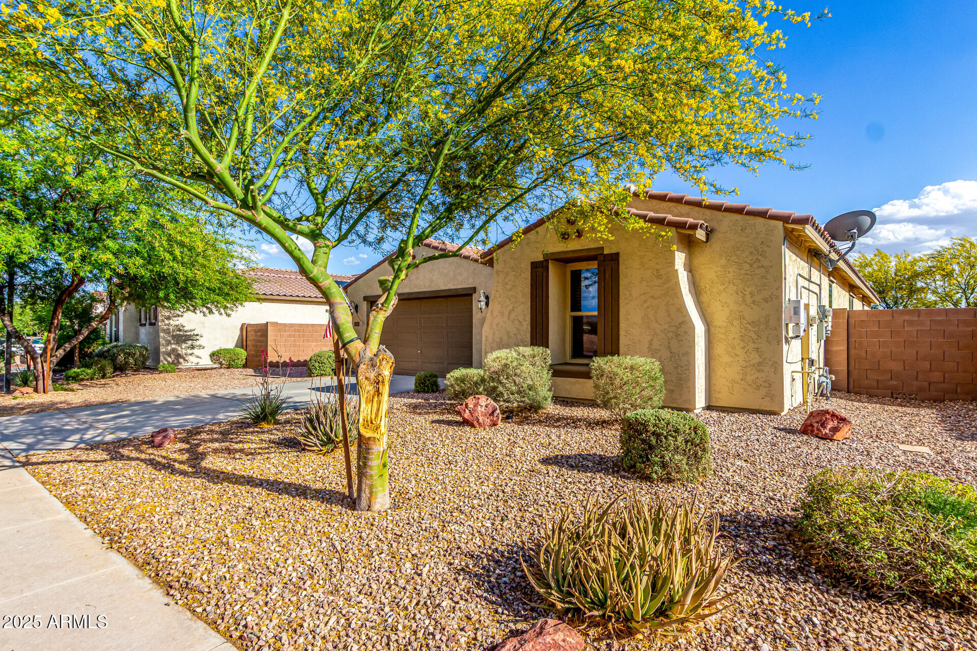 18417 W ELM Street