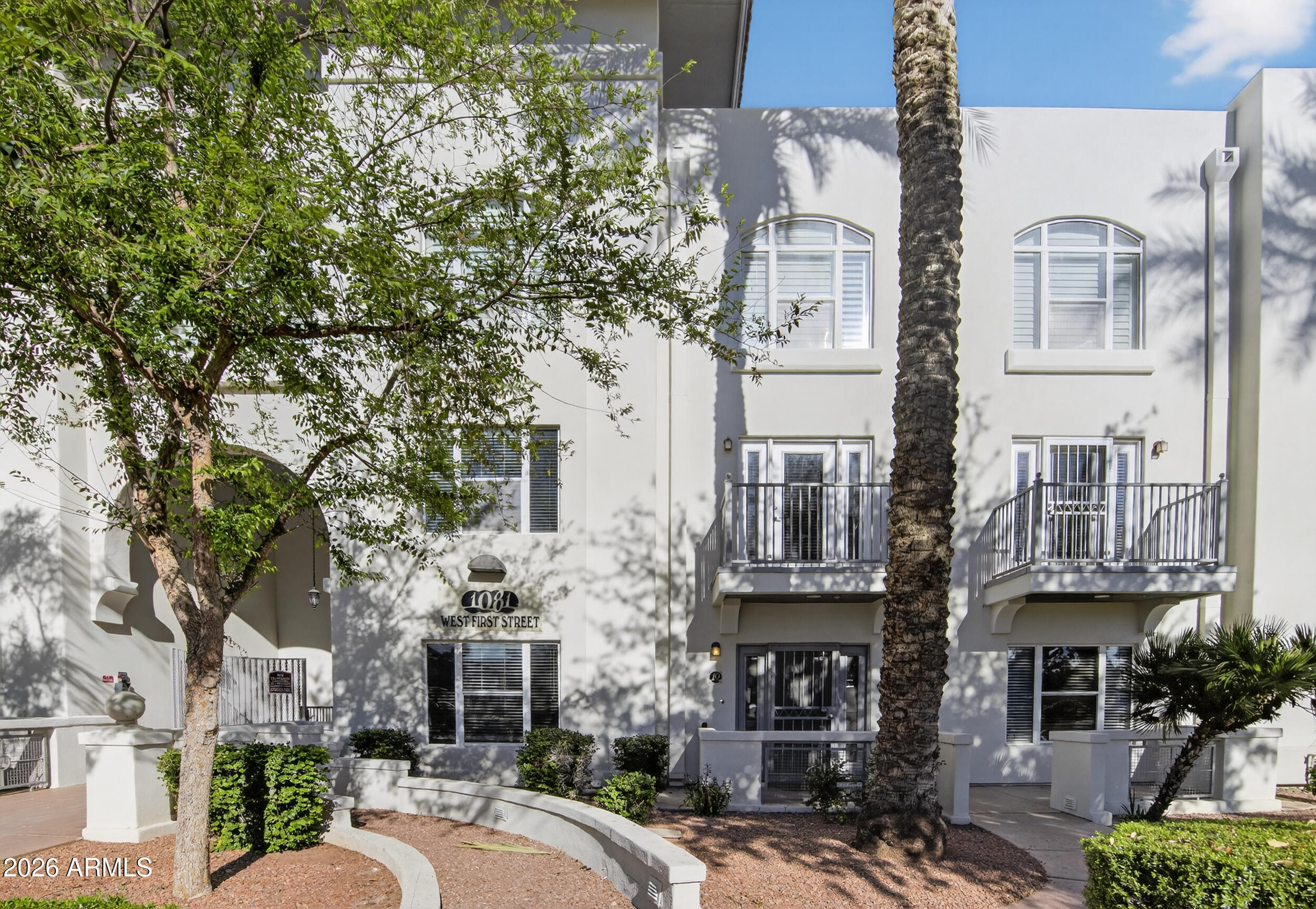 1081 W 1st Street 10