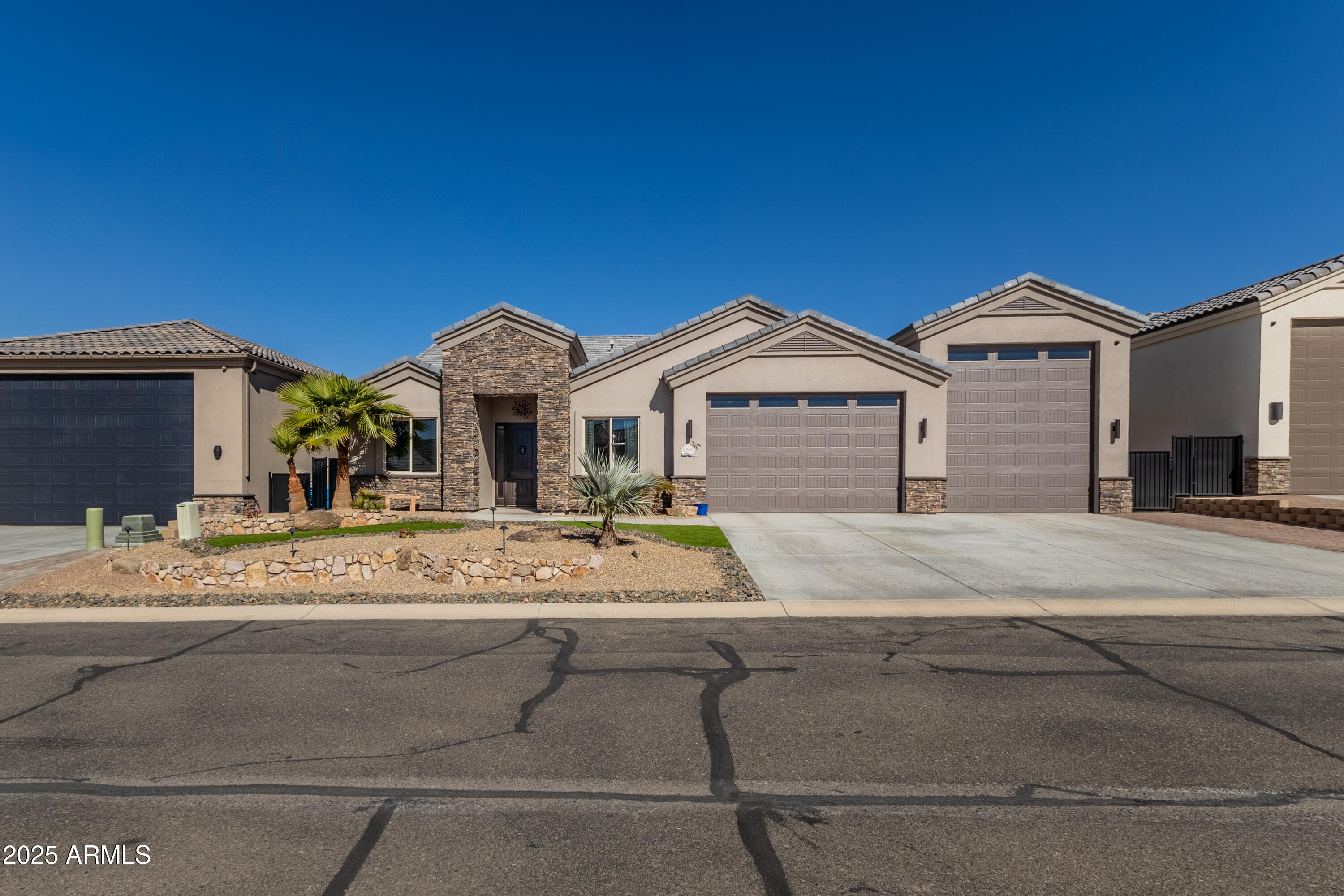 1793 E SAVANNAH Bend
