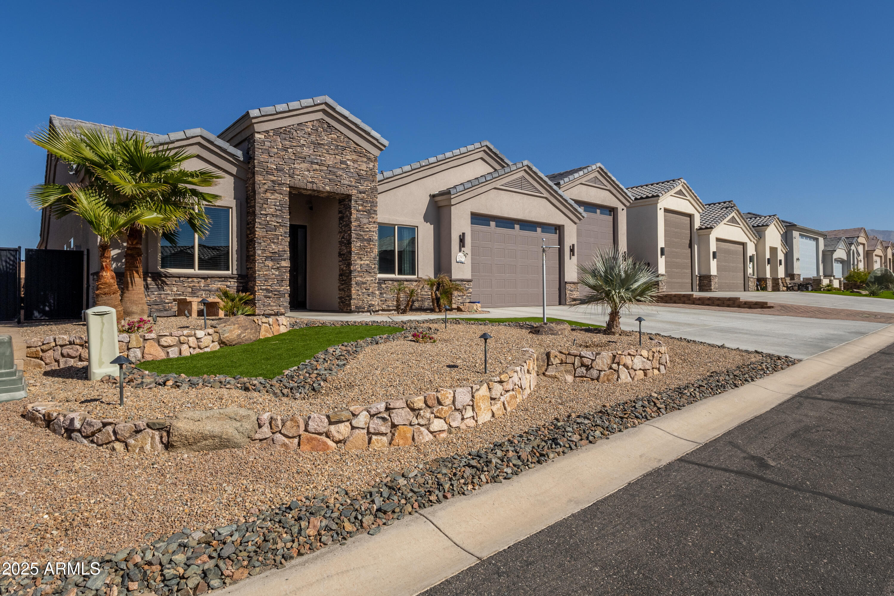 1793 E SAVANNAH Bend