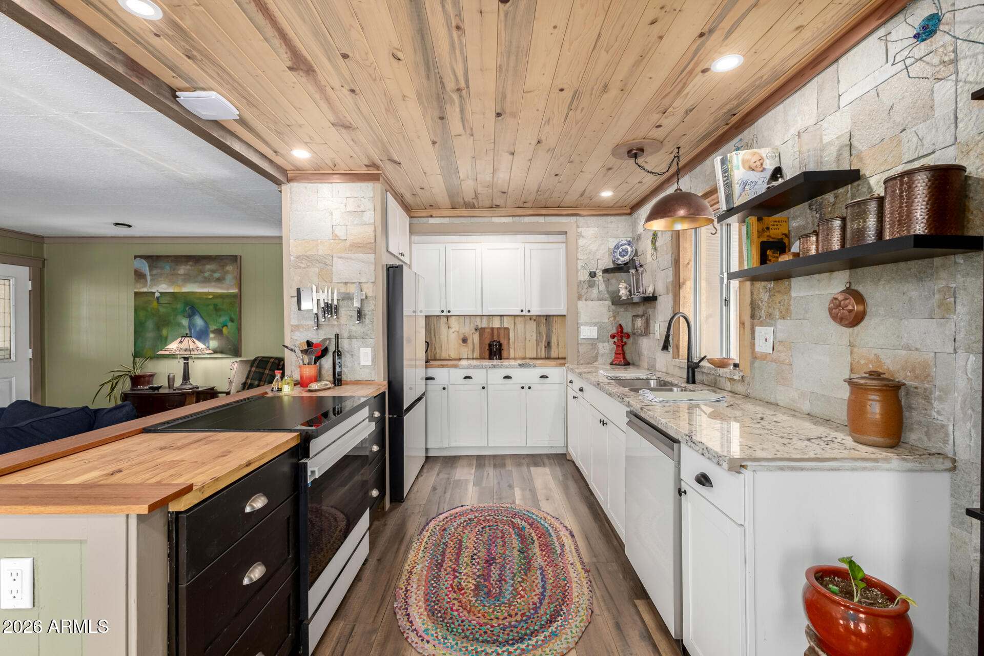 8256 E DUTCHMAN Drive