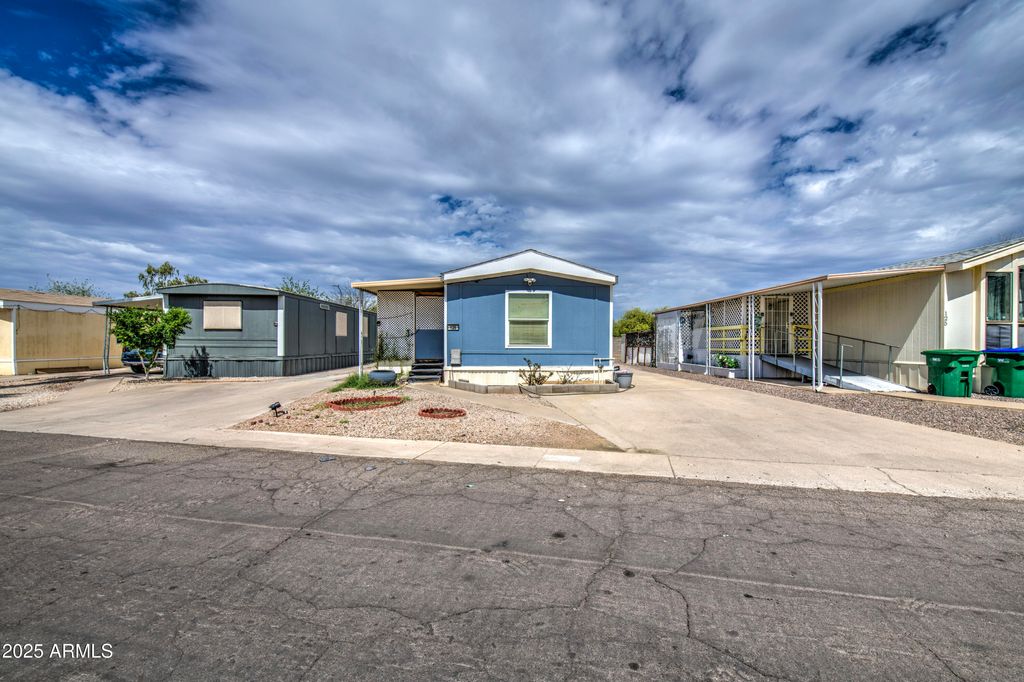 Photo of 1650 S Arizona Avenue #126, Chandler, AZ 85286 (MLS # 6918957)