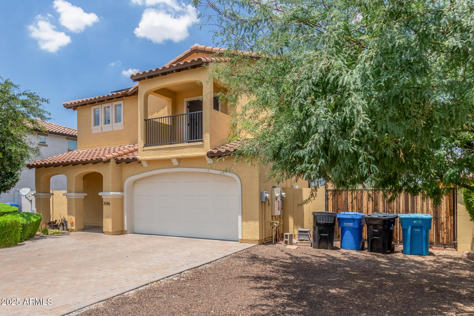 2046 E PARADISE Lane