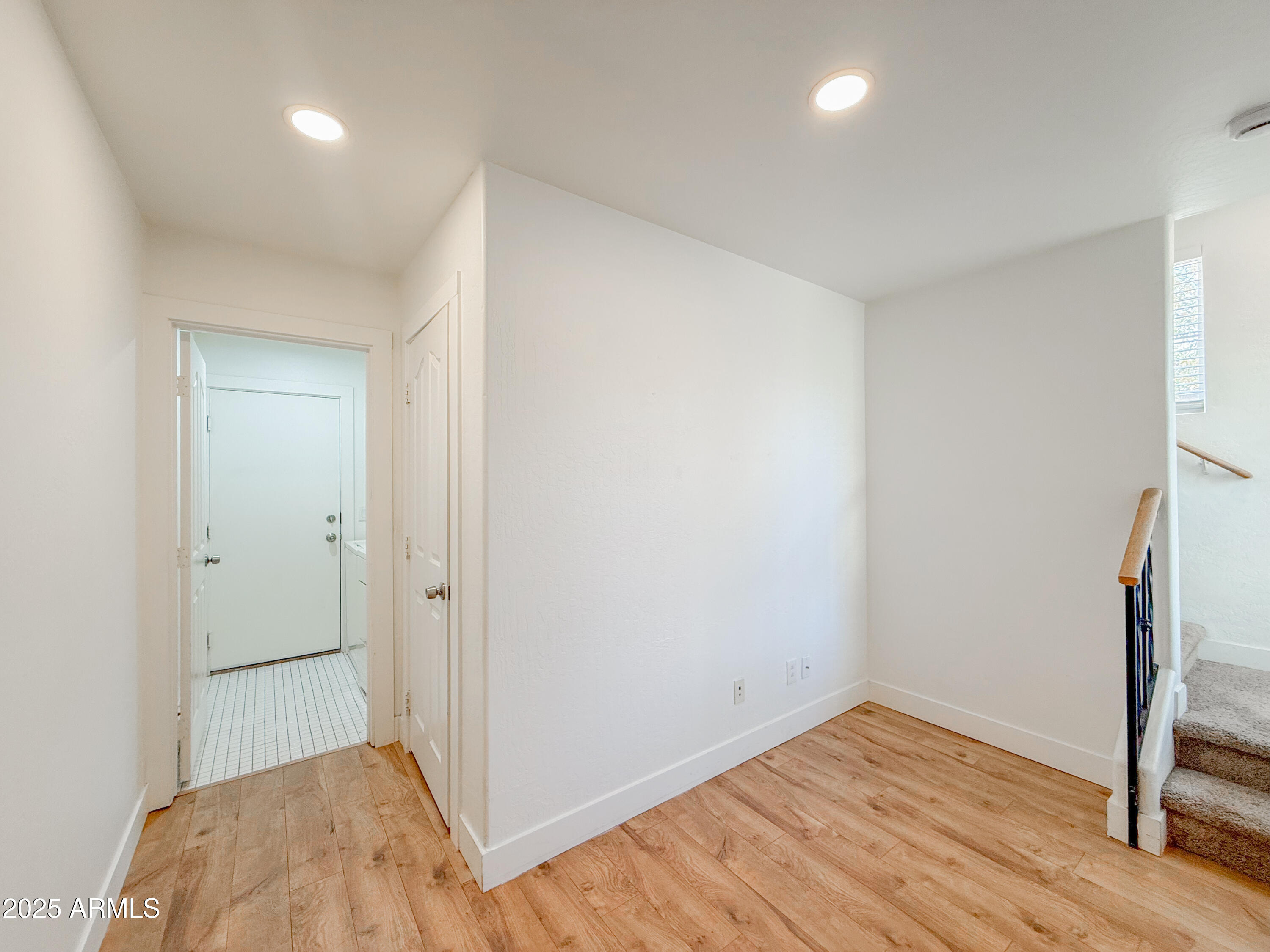 164 W COMMERCE Court