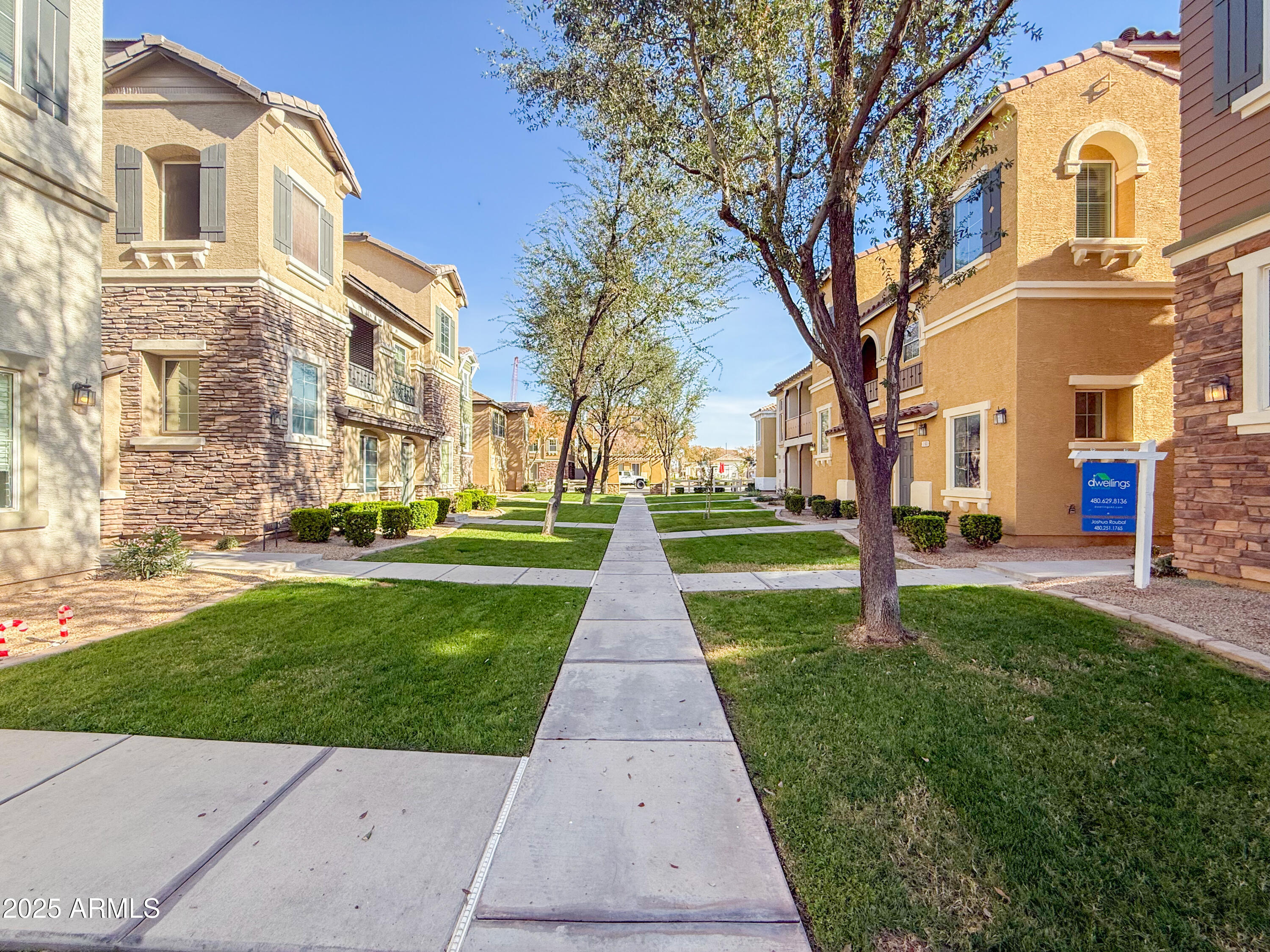 164 W COMMERCE Court