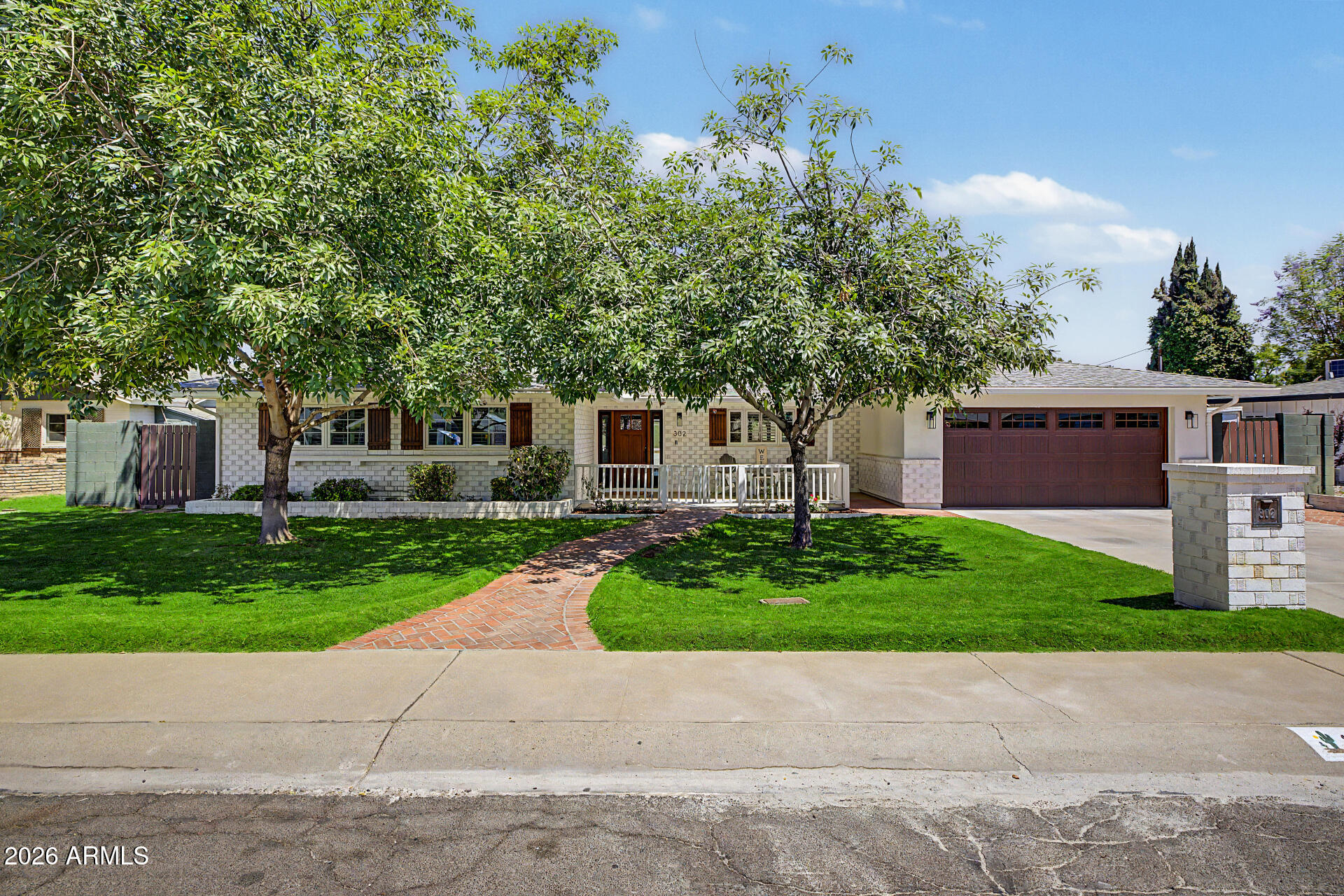 302 E HARMONT Drive