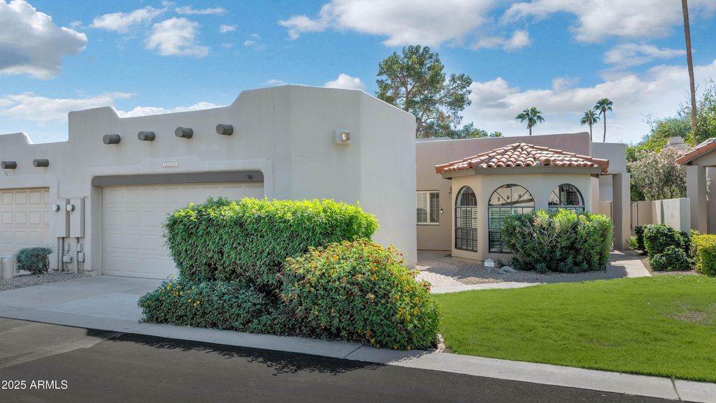 Photo of 4009 E Round Hill Drive, Phoenix, AZ 85028 (MLS # 6937524)
