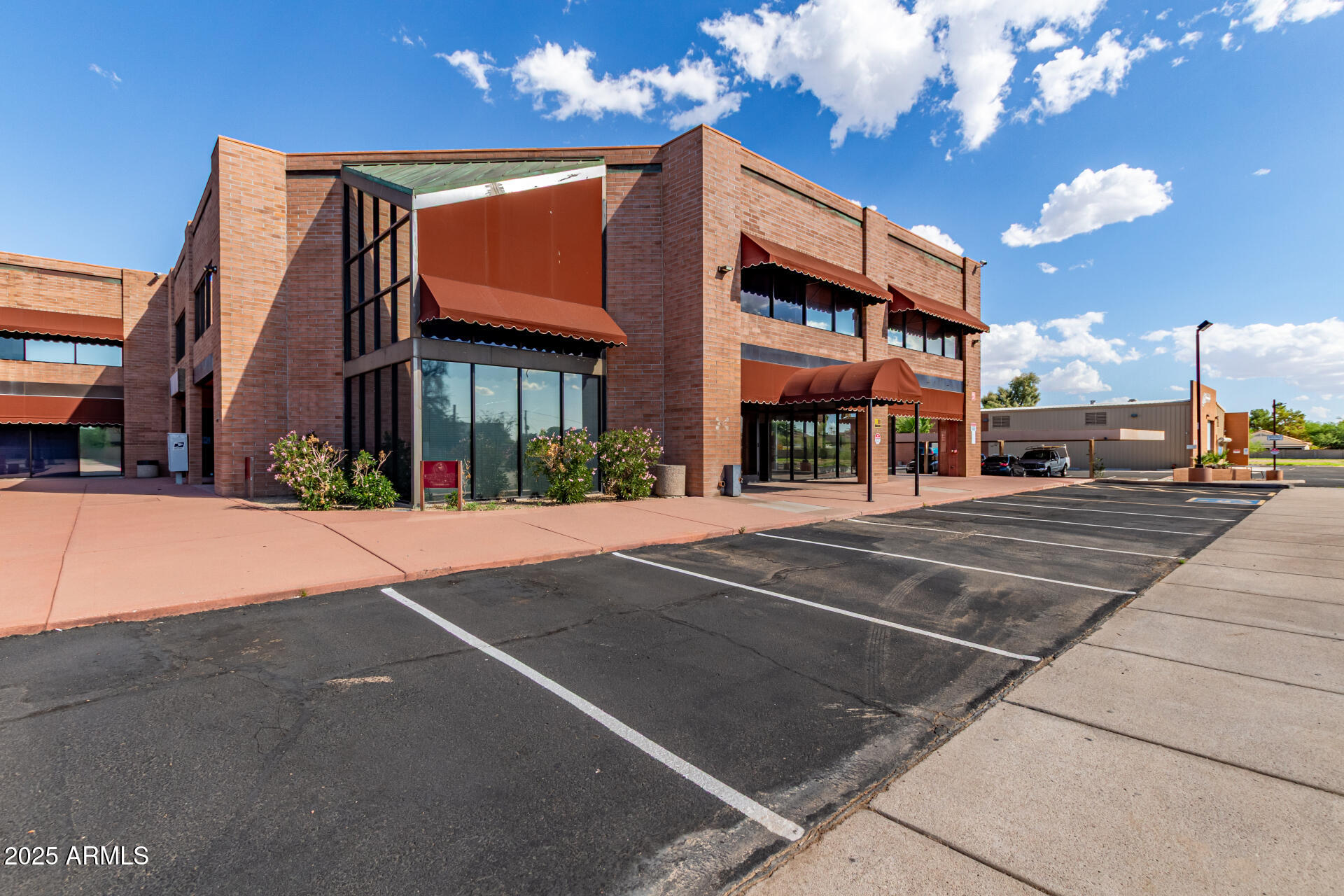 2727 W GLENDALE Avenue LL