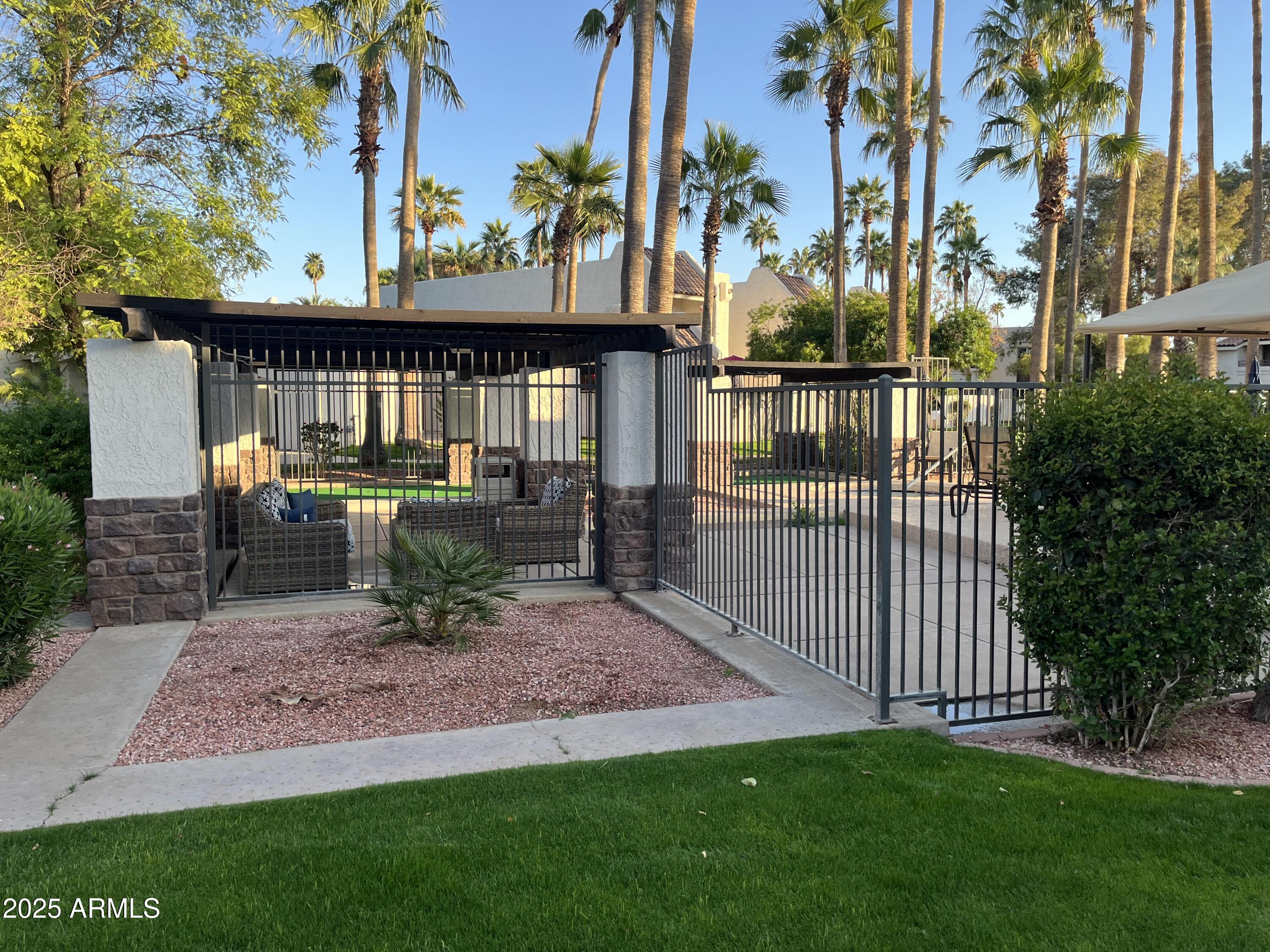 7350 N Via Paseo Del Sur -- P201