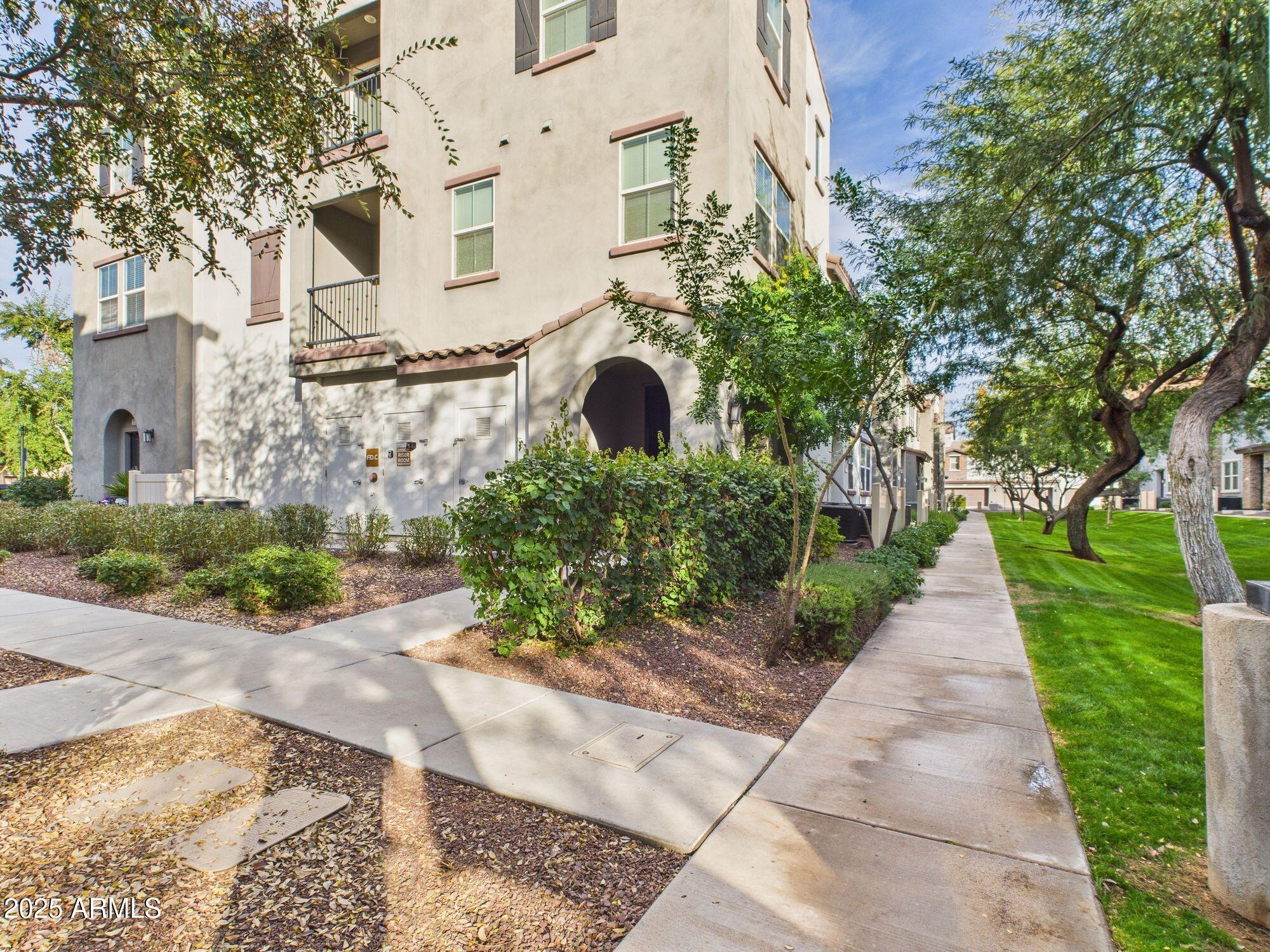 2335 E HIDALGO Avenue