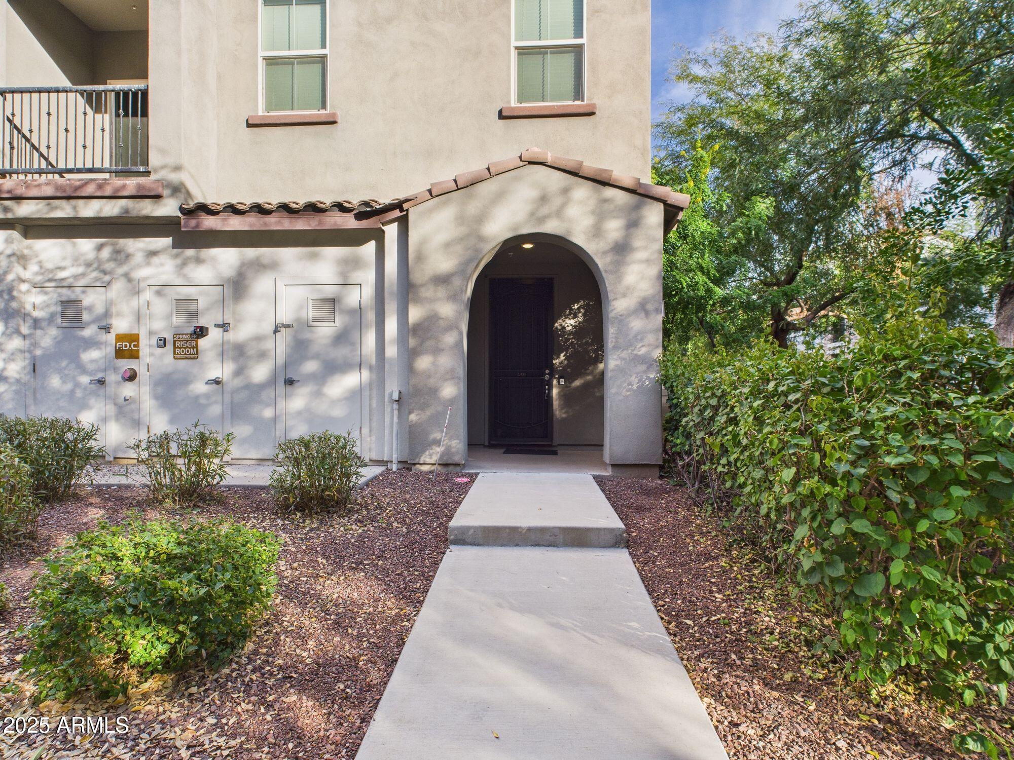 2335 E HIDALGO Avenue