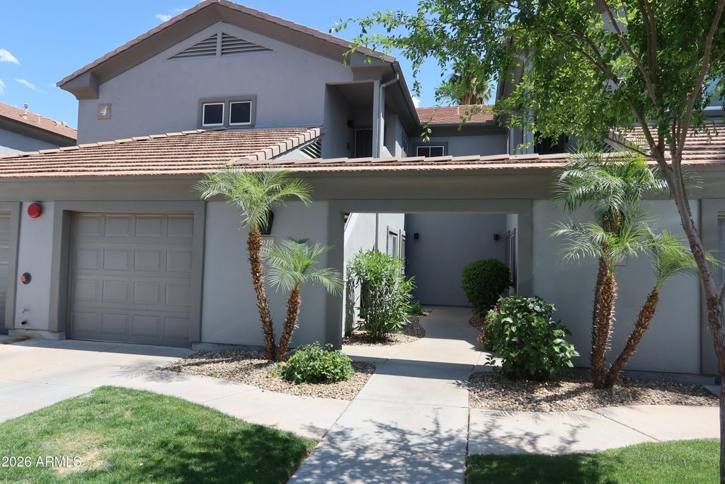 Photo of 7401 W Arrowhead Clubhouse Drive #2010, Glendale, AZ 85308 (MLS # 7025323)