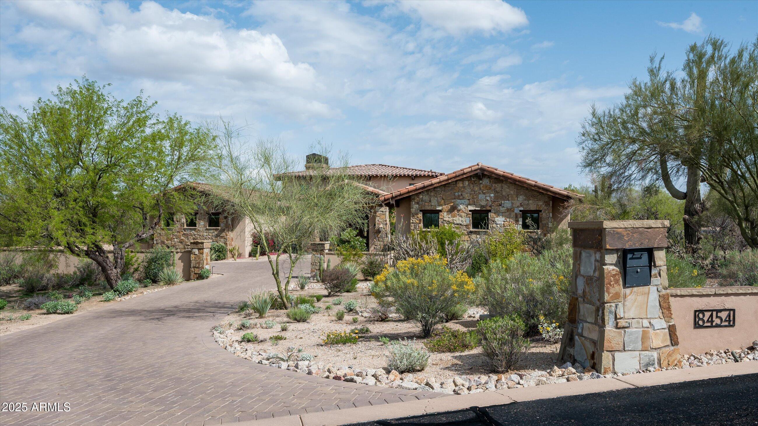 8454 E LEANING ROCK Road