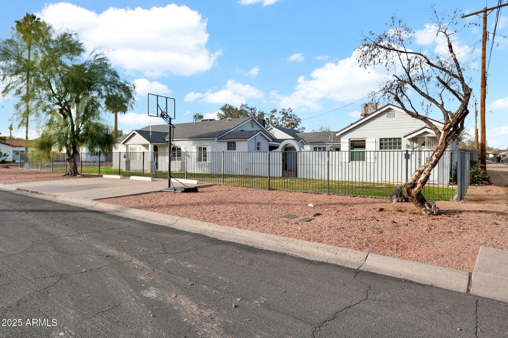 1026 E CLARENDON Avenue