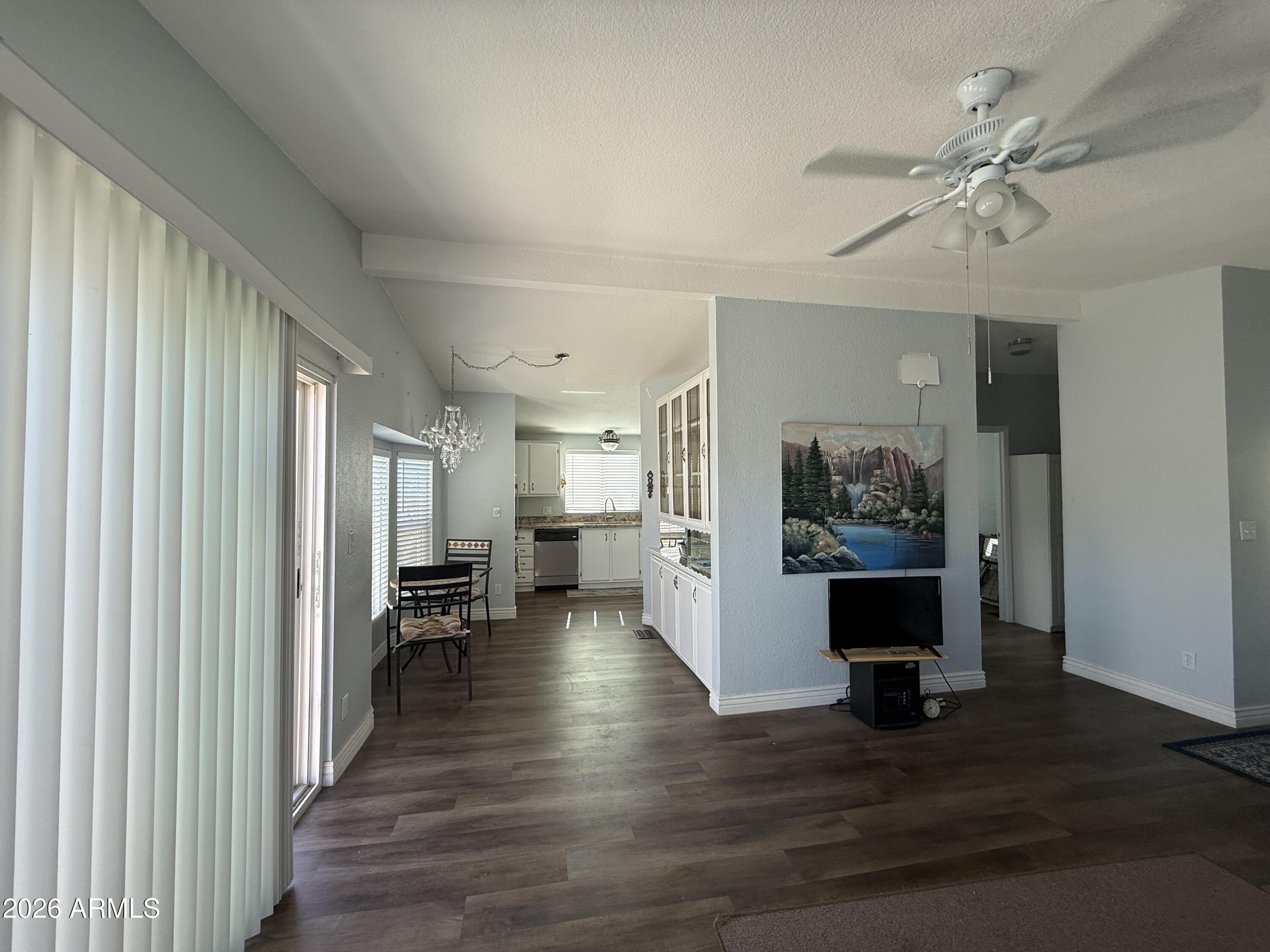 1936 E AUGUSTA Avenue