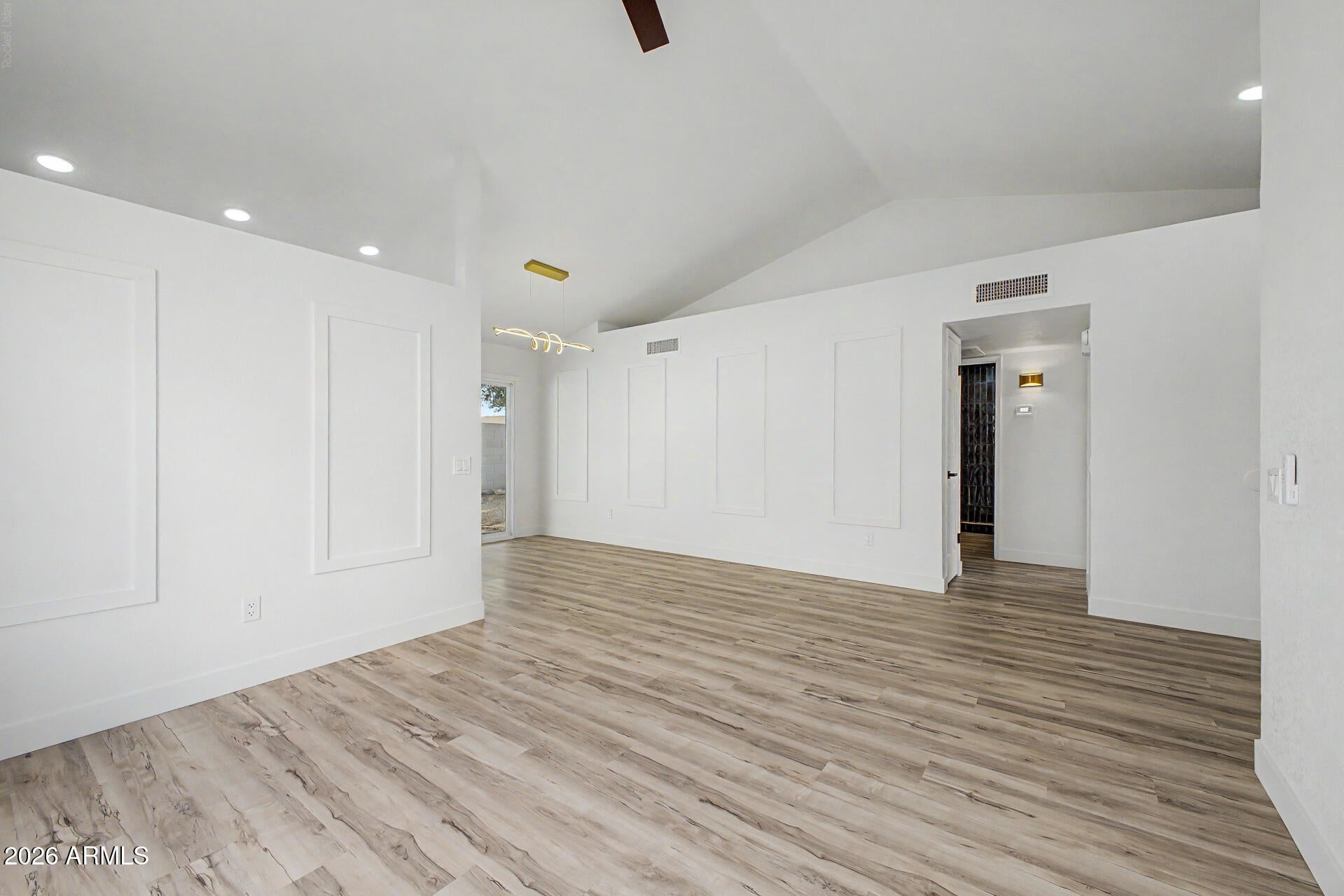 3033 W TONOPAH Drive