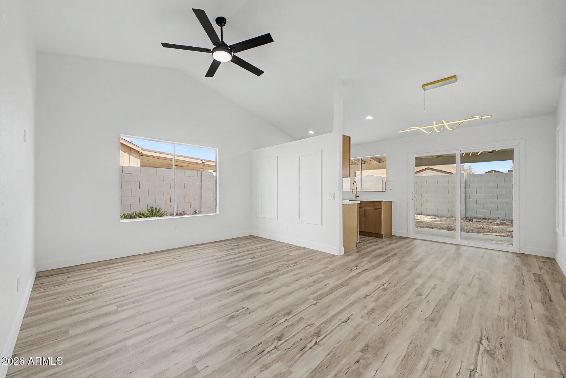 3033 W TONOPAH Drive