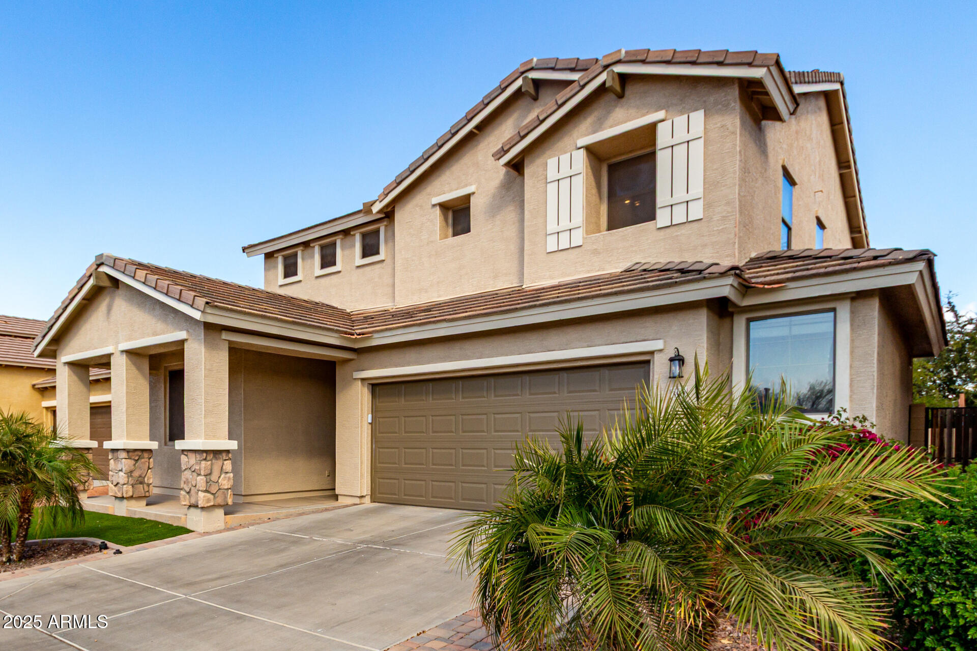 390 W WISTERIA Place