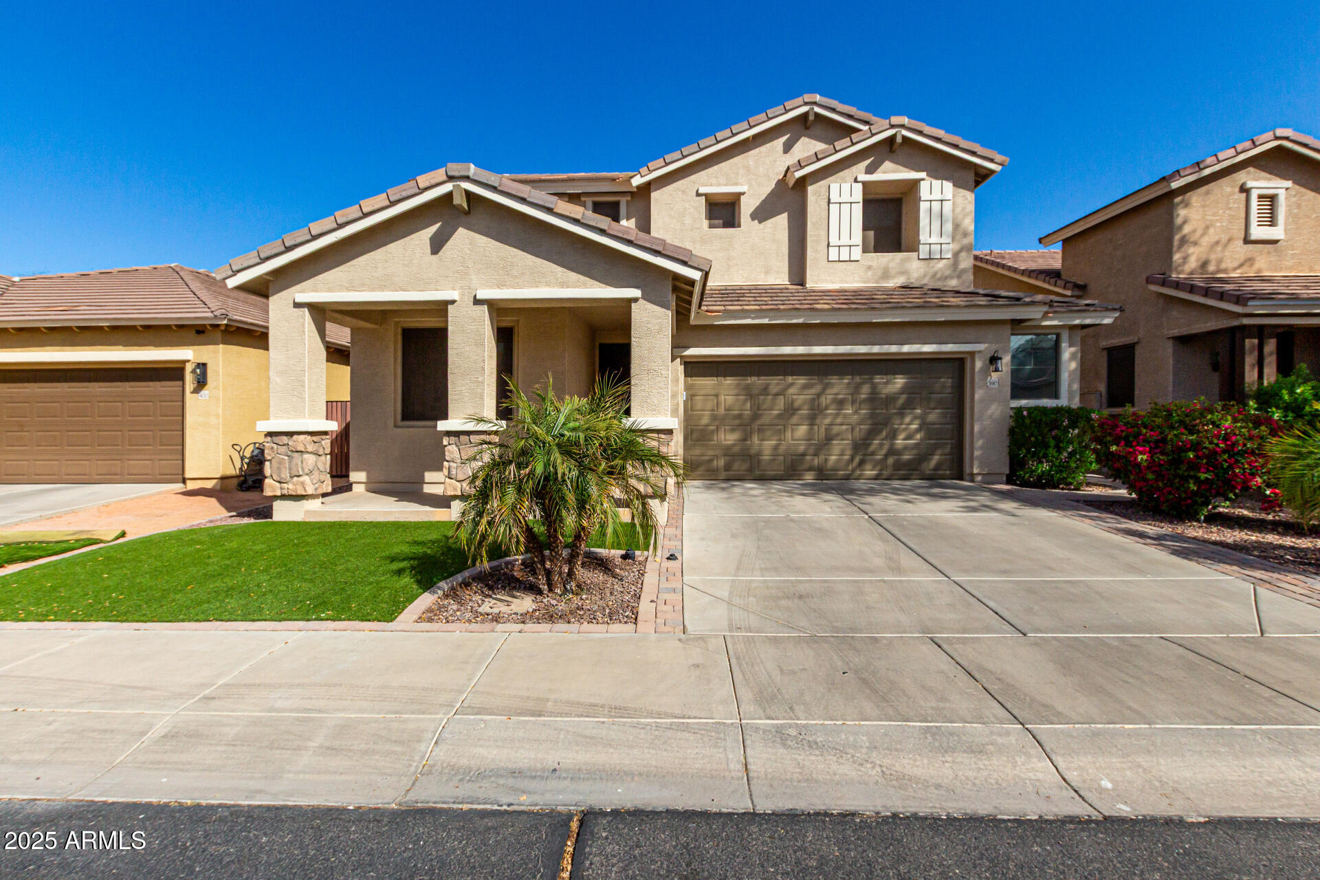 390 W WISTERIA Place