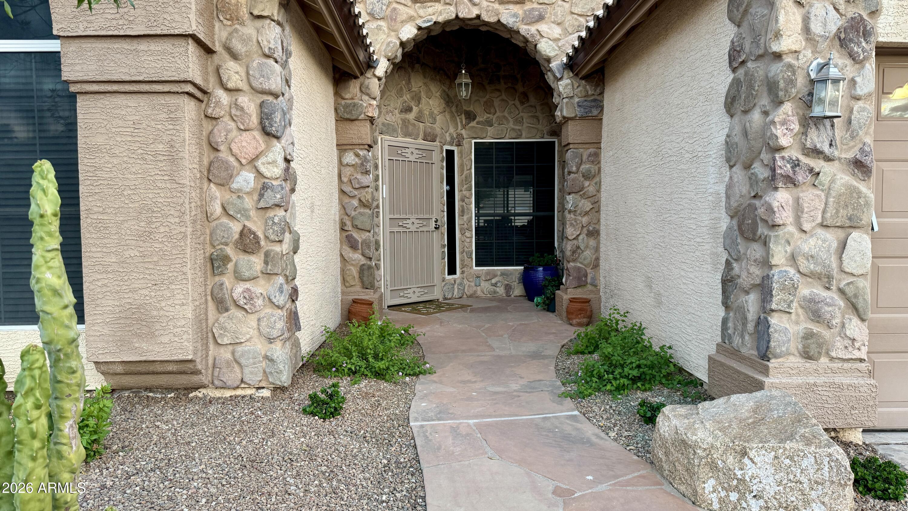 851 N PINEVIEW Drive