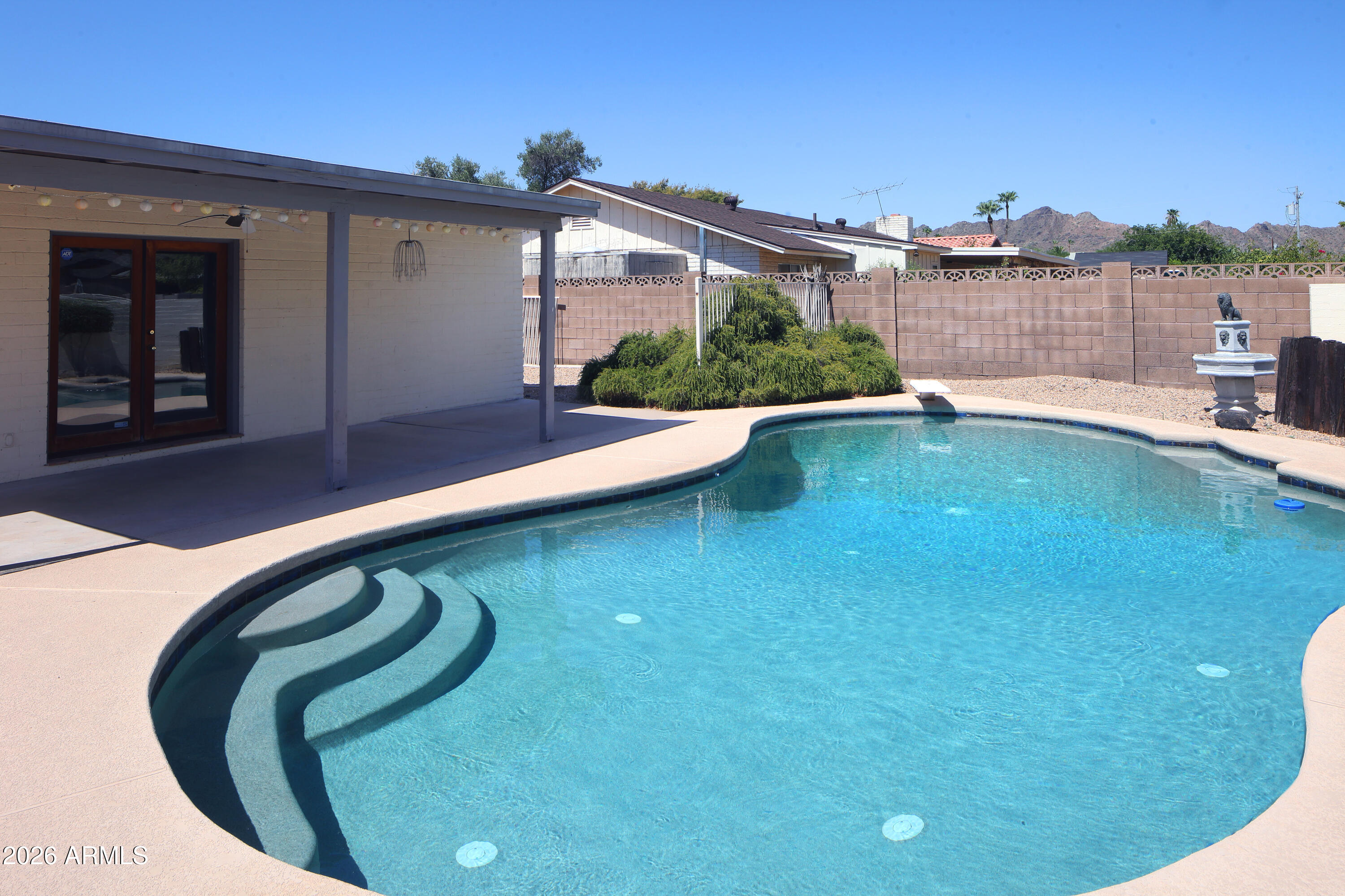 2934 E BERYL Avenue