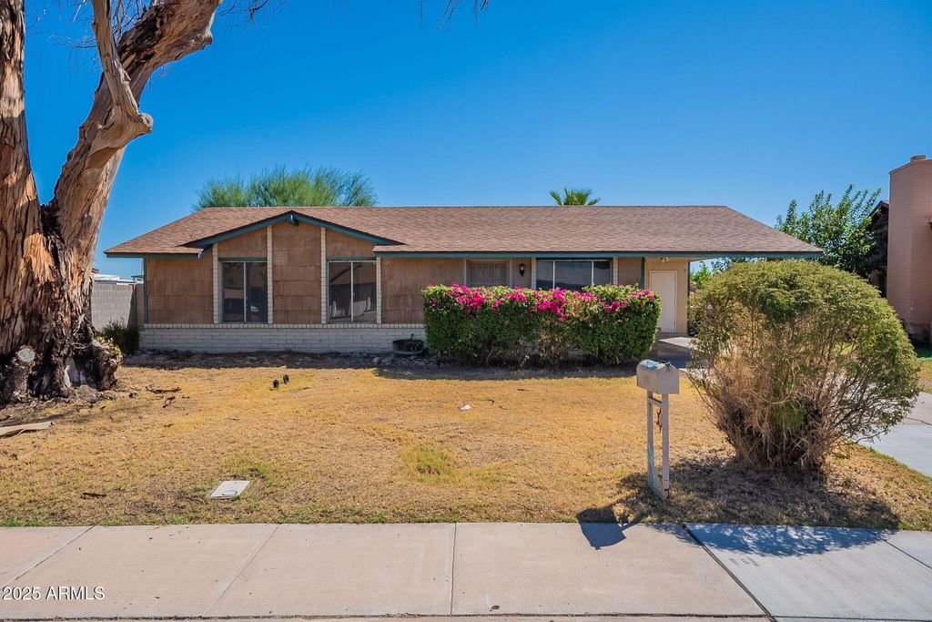Photo of 2573 E Commonwealth Circle, Chandler, AZ 85225 (MLS # 6928907)
