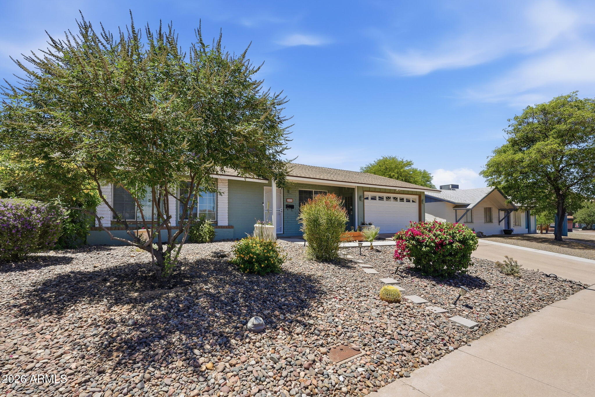 2525 E VISTA Drive