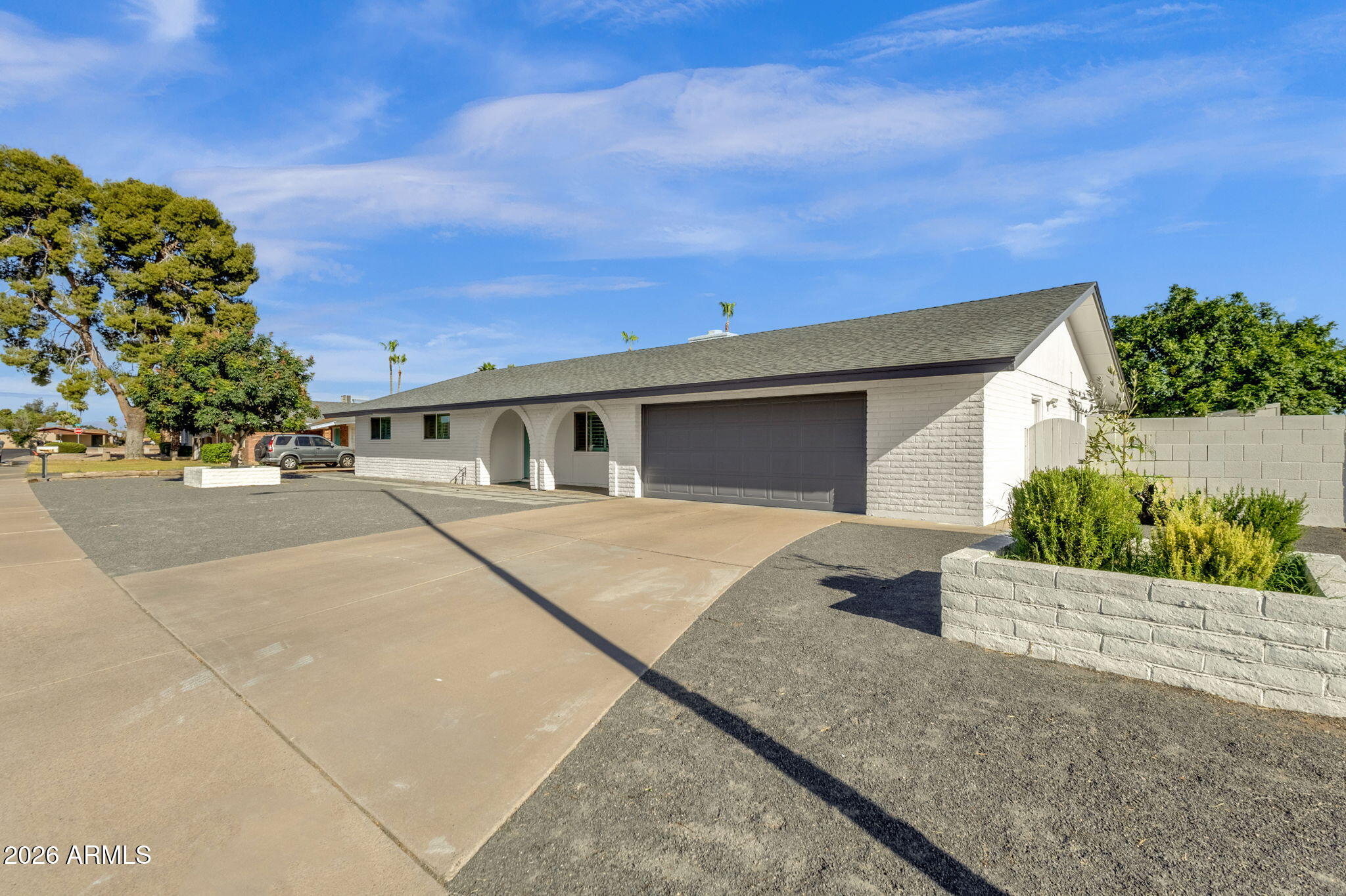 2325 E ENCANTO Street