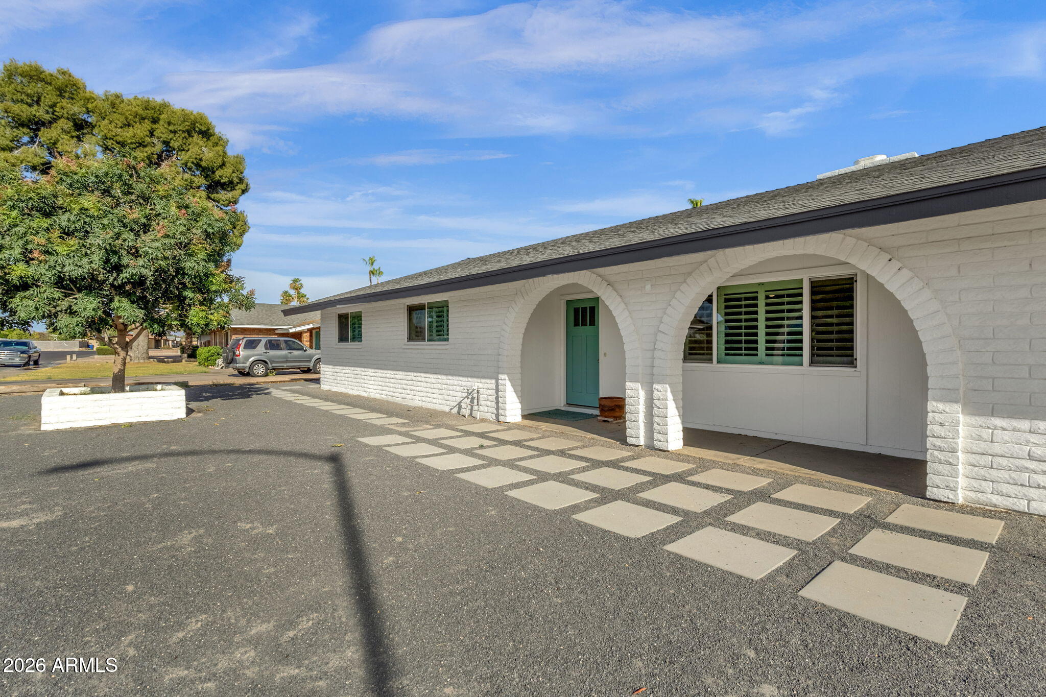 2325 E ENCANTO Street