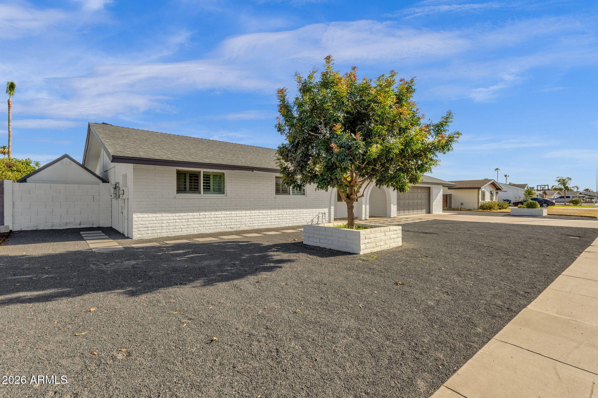 2325 E ENCANTO Street