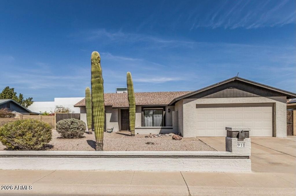 Photo of 918 W Marlboro Circle, Chandler, AZ 85225 (MLS # 6985383)