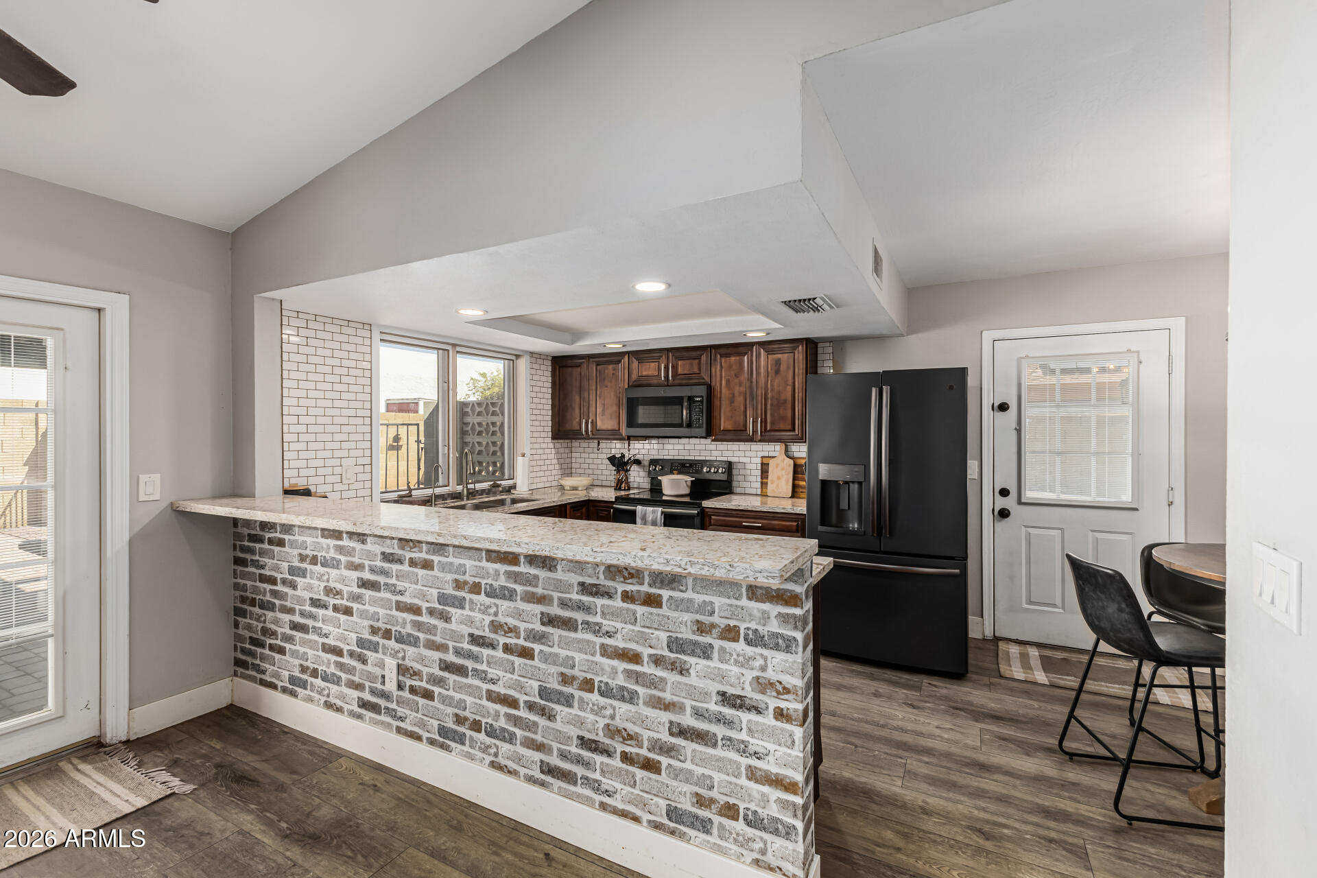 918 W MARLBORO Circle