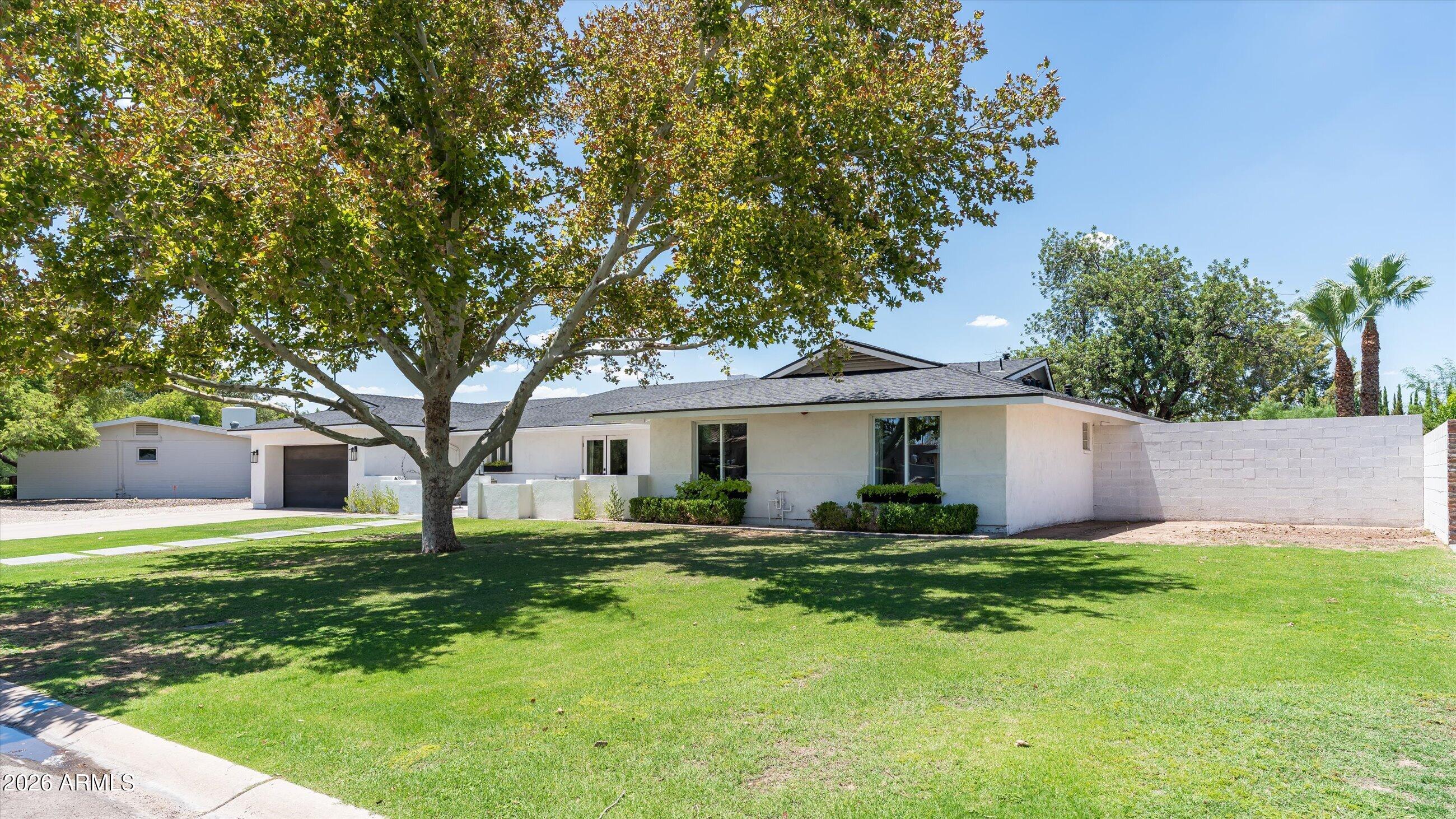 5242 N WOODMERE FAIRWAY --