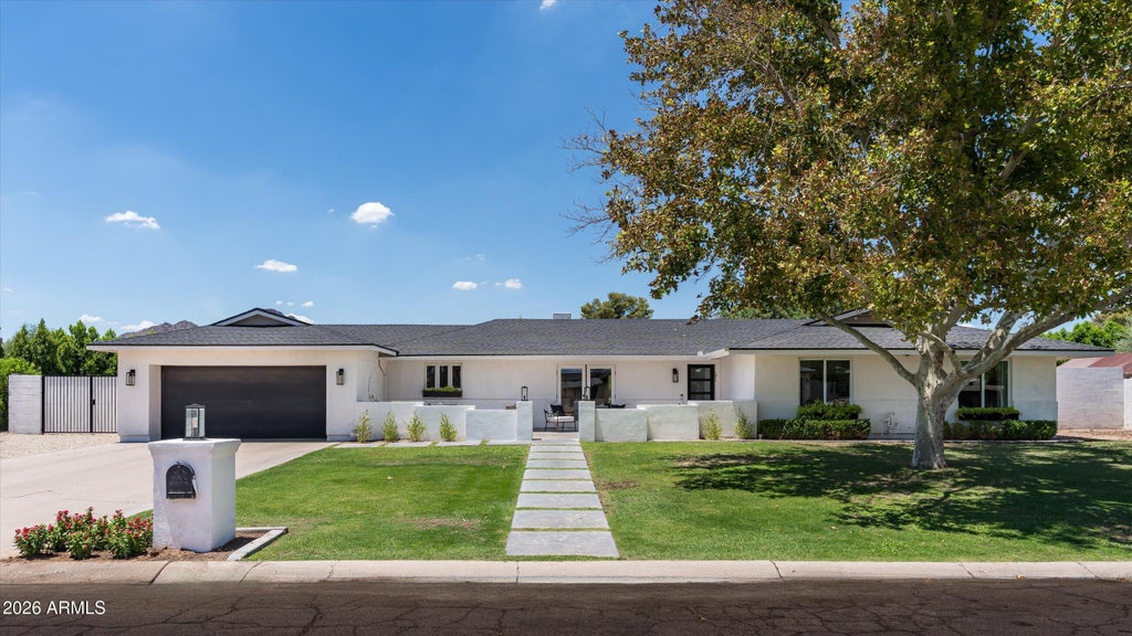 Photo of 5242 N Woodmere Fairway, Scottsdale, AZ 85250 (MLS # 7058083)