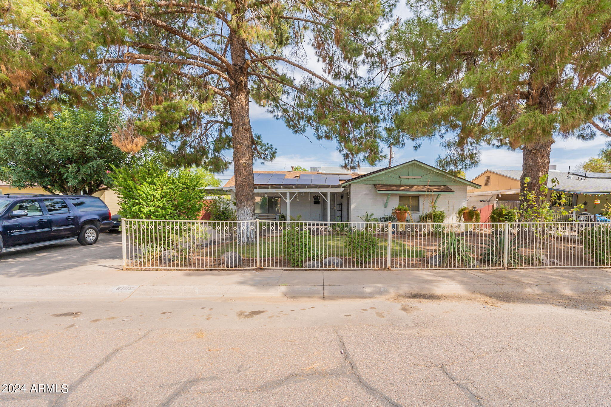 6182 W EARLL Drive