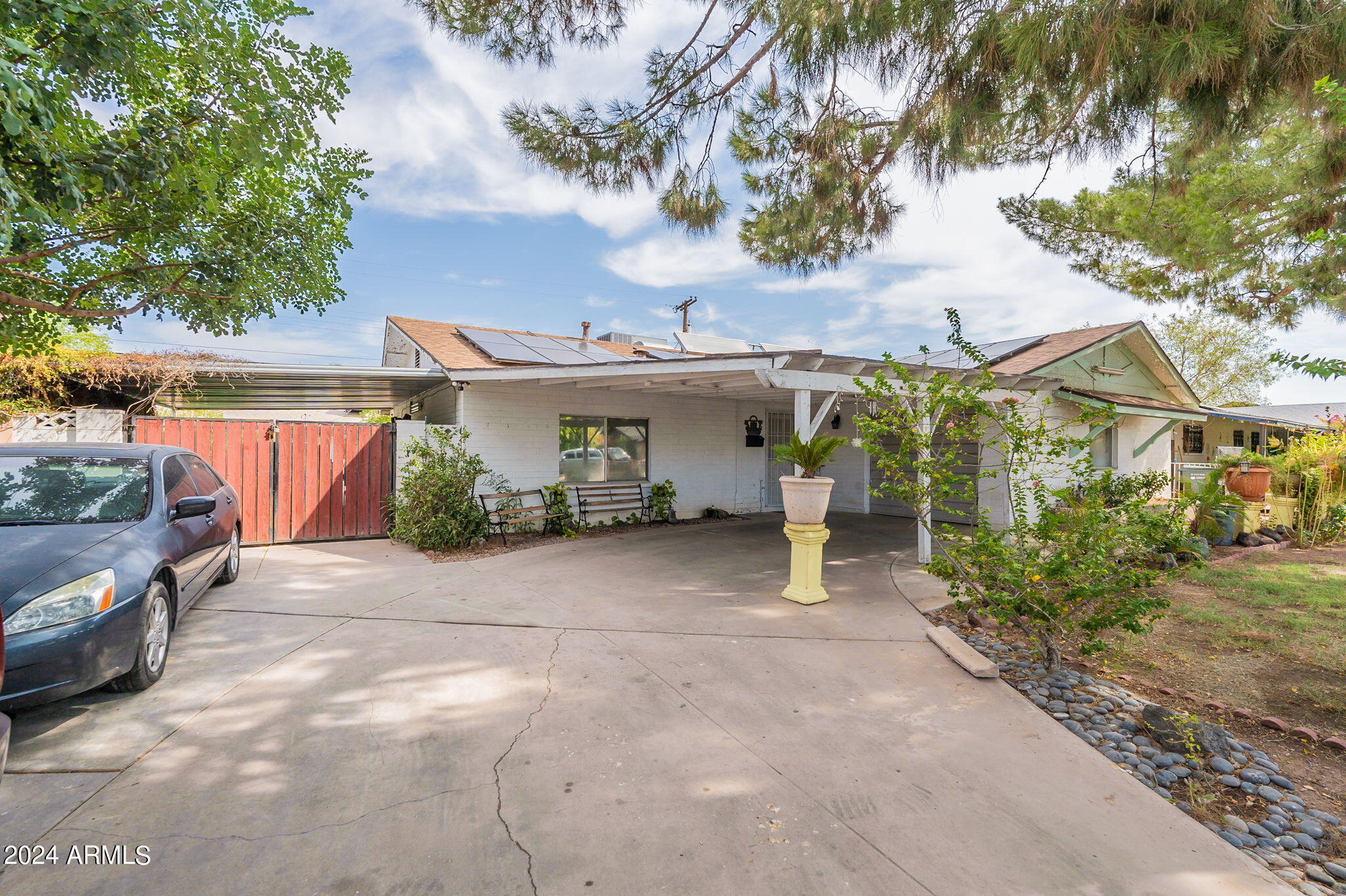6182 W EARLL Drive
