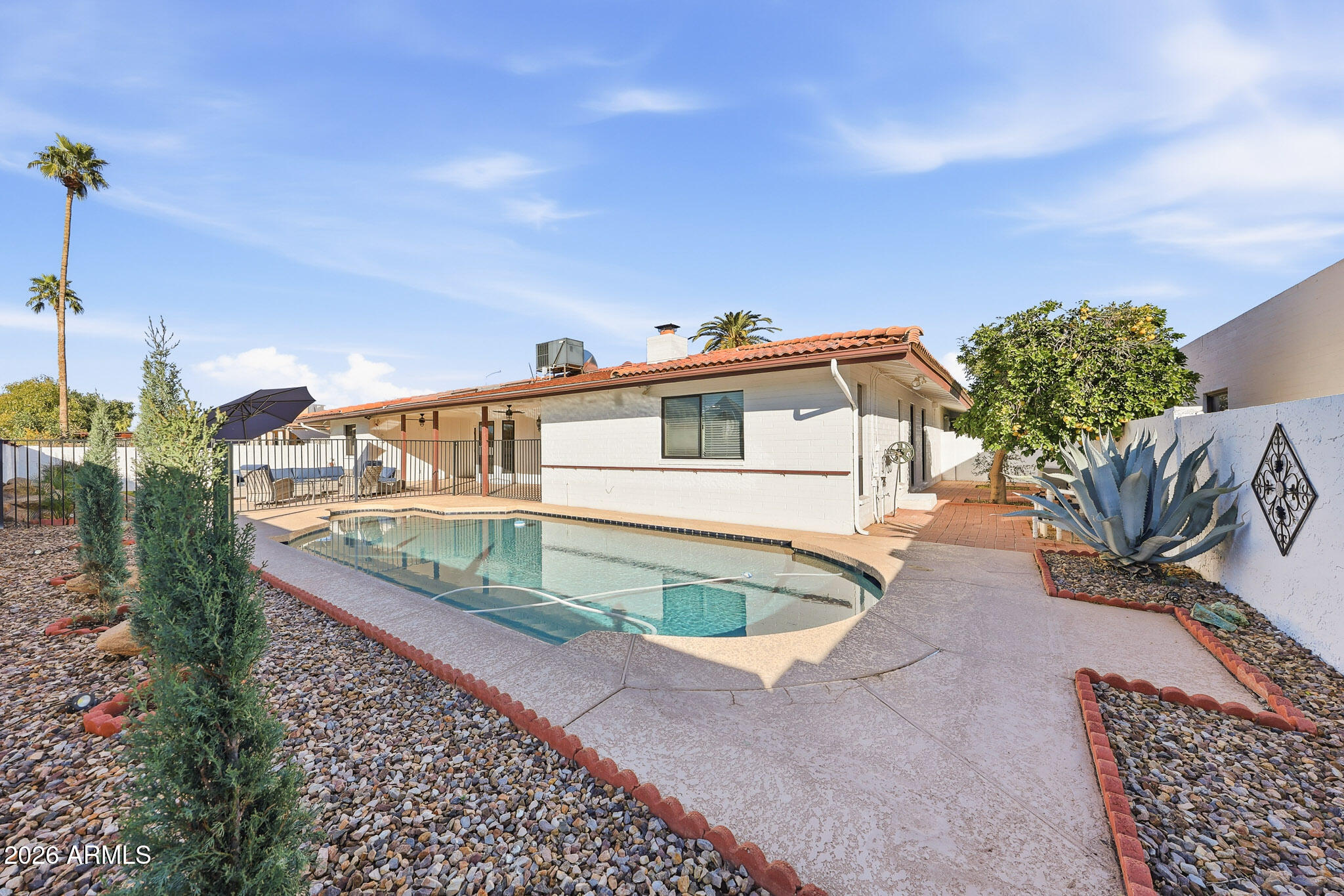 1821 W NARANJA Avenue