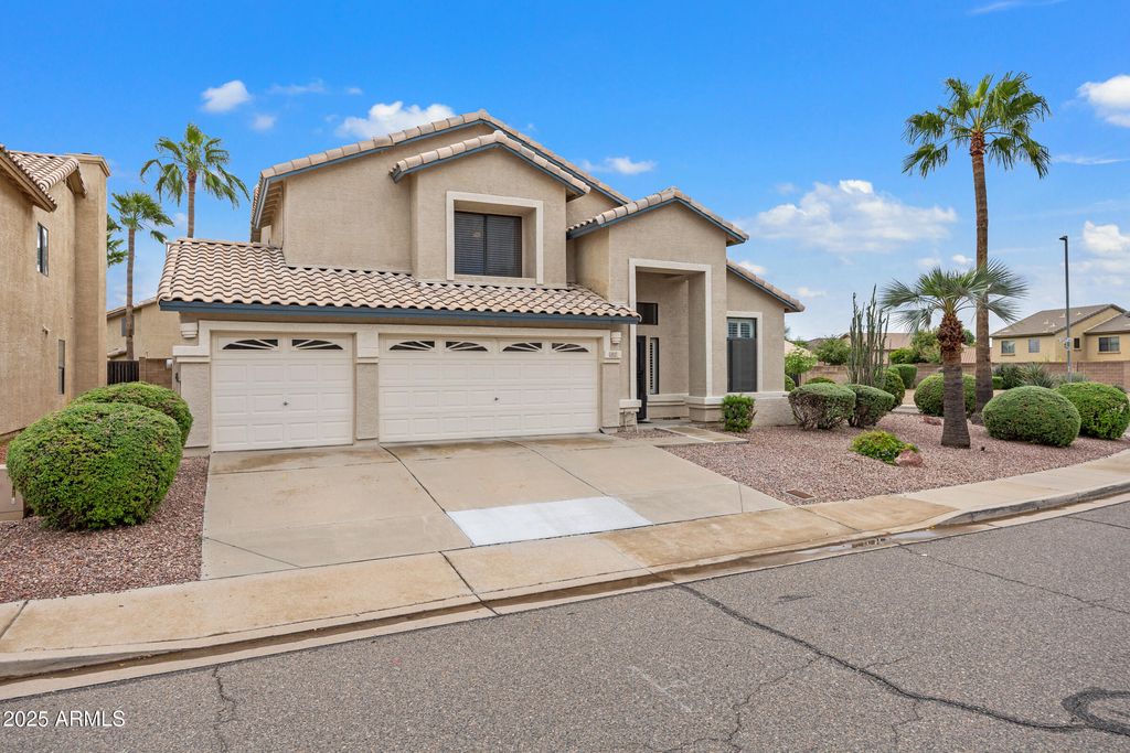 Photo of 2027 E Parkside Lane, Phoenix, AZ 85024 (MLS # 6933864)